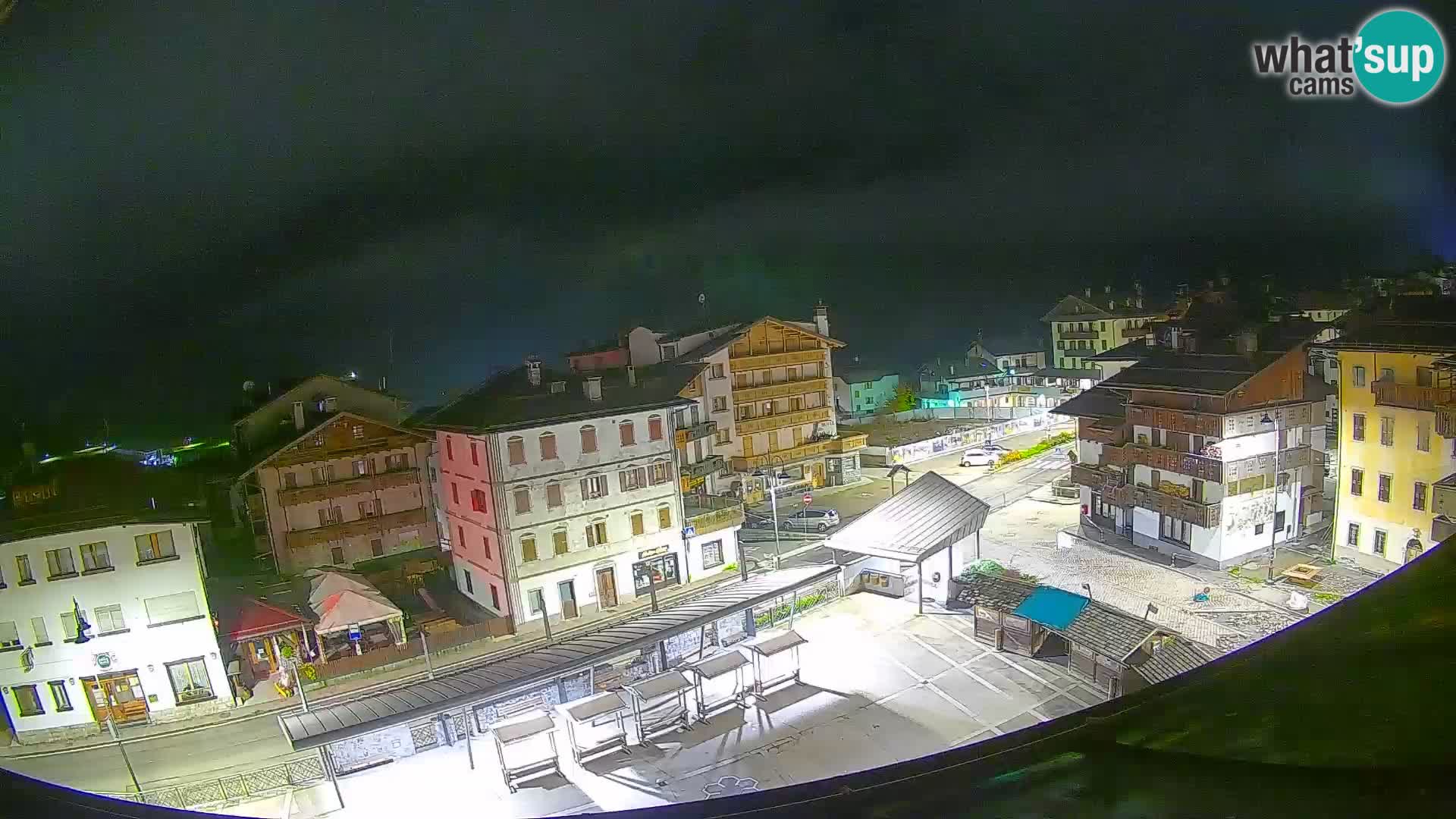 Plaza principal de Forni di Sopra