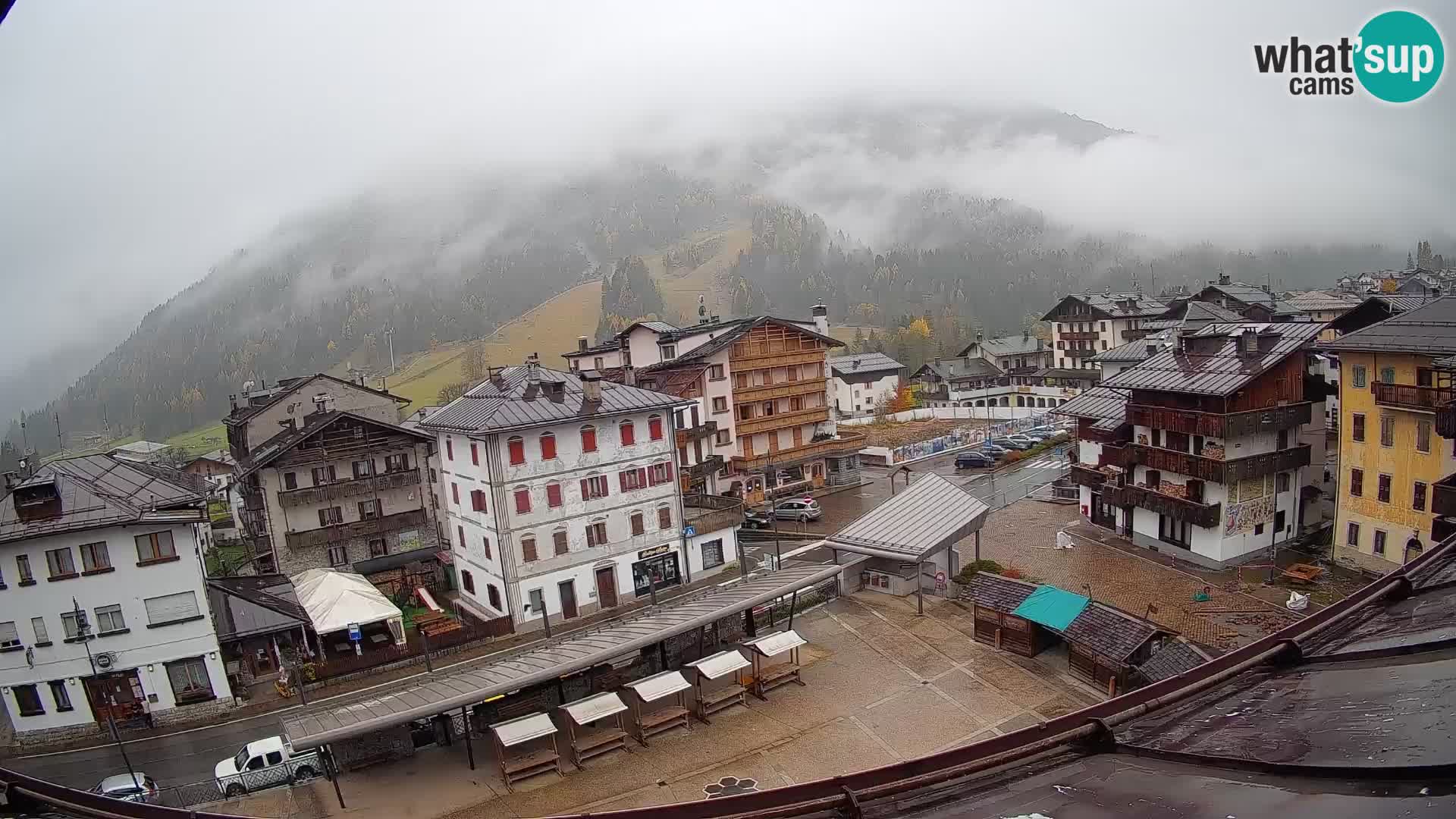 Piazza centrale di Forni di Sopra