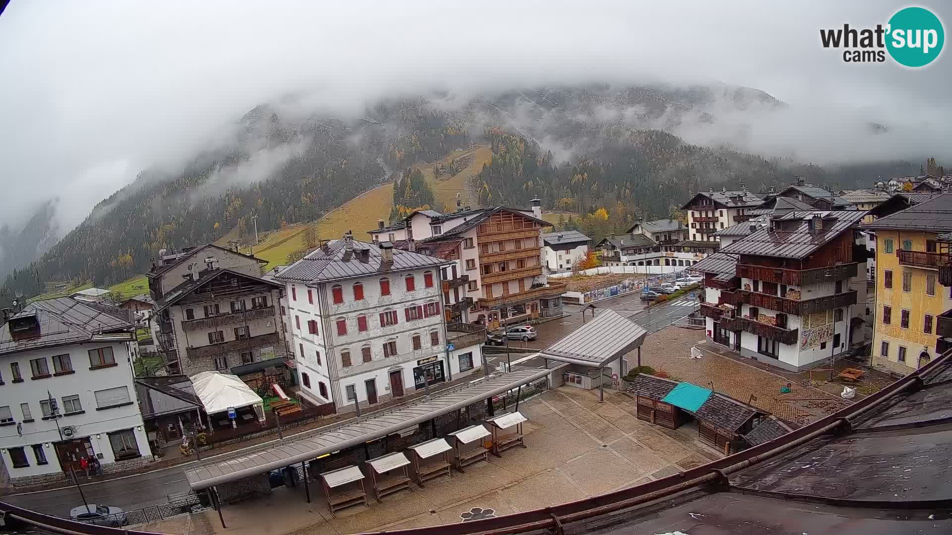 Piazza centrale di Forni di Sopra