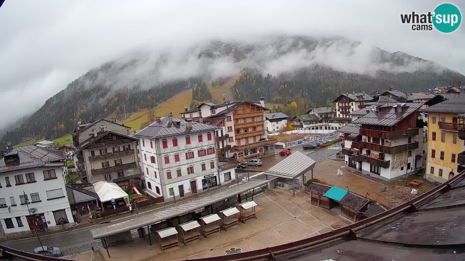 Plaza principal de Forni di Sopra