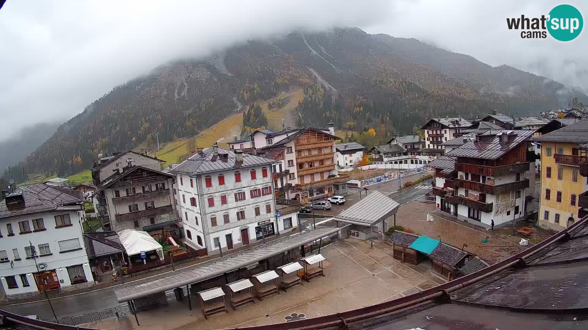 Piazza centrale di Forni di Sopra
