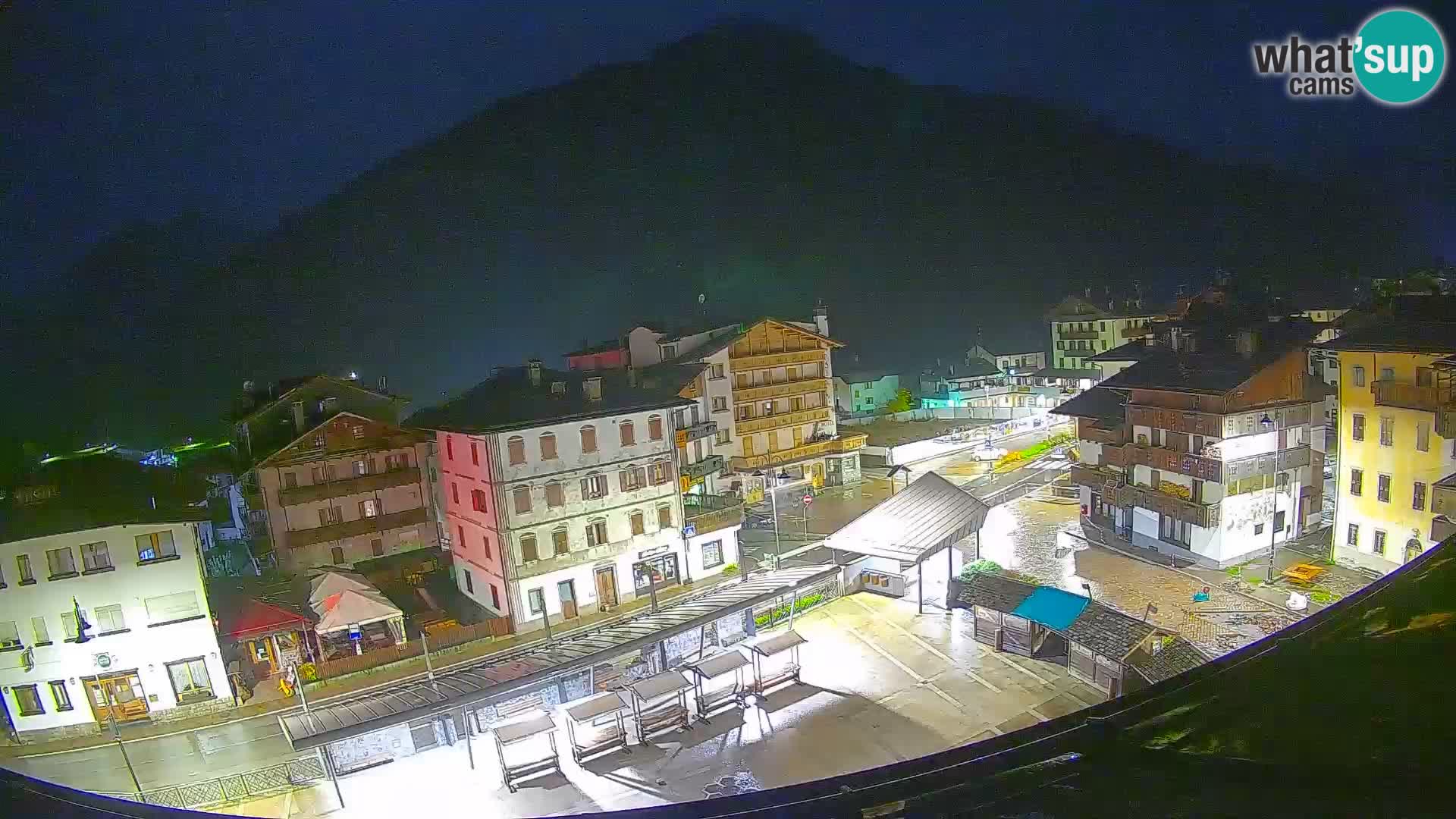 Plaza principal de Forni di Sopra