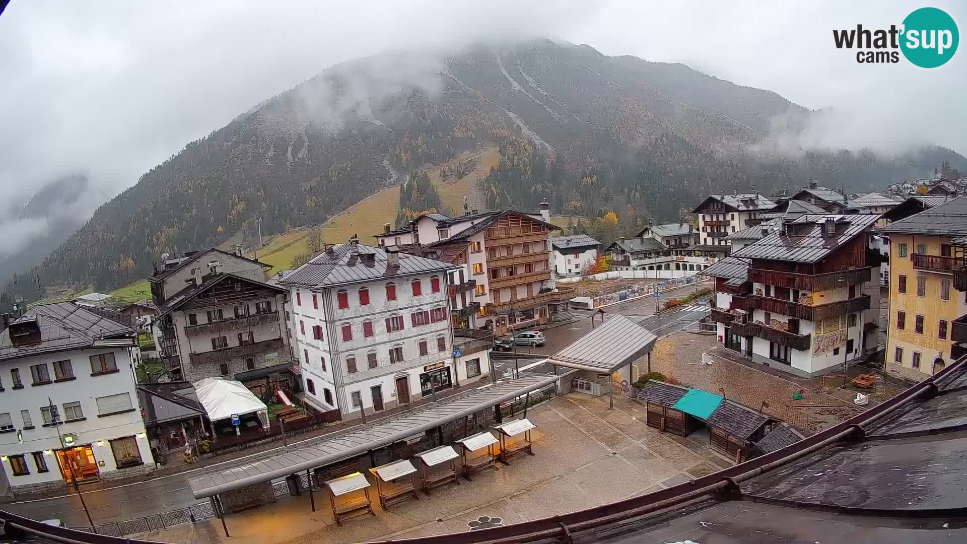 Piazza centrale di Forni di Sopra