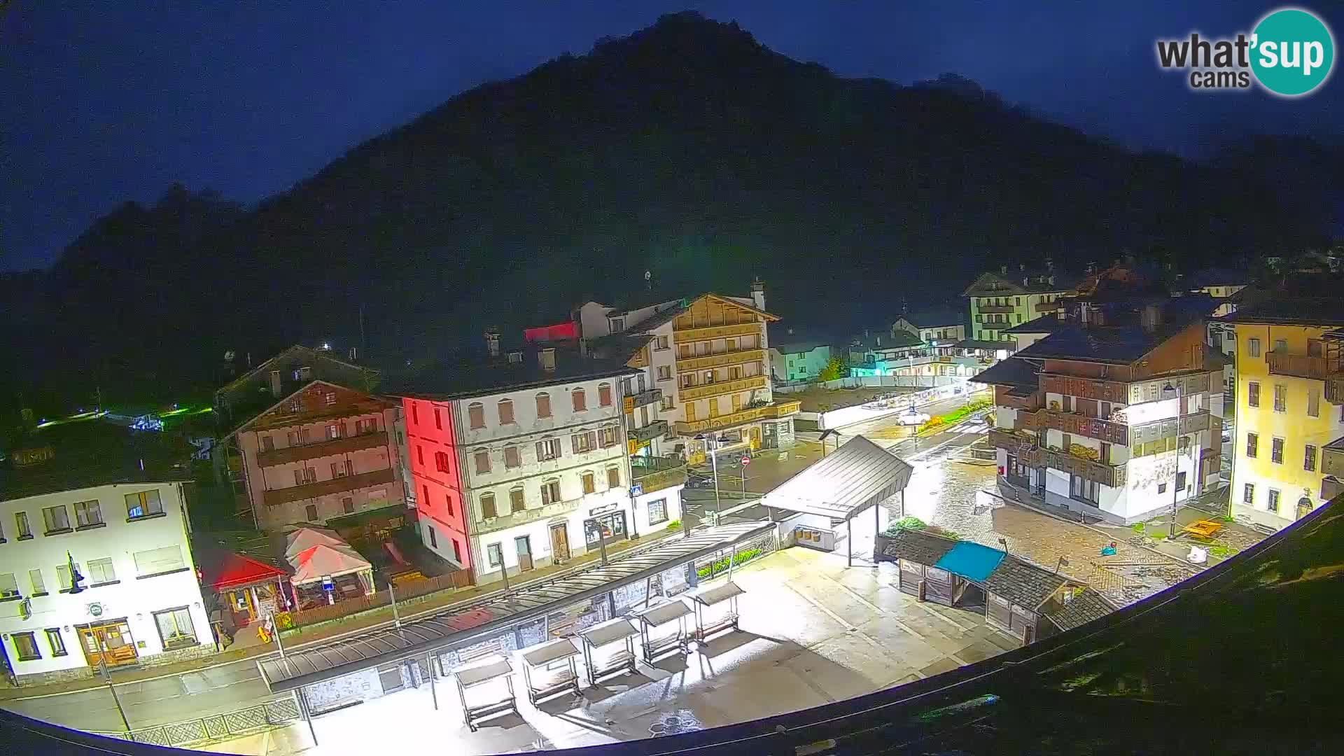 Piazza centrale di Forni di Sopra