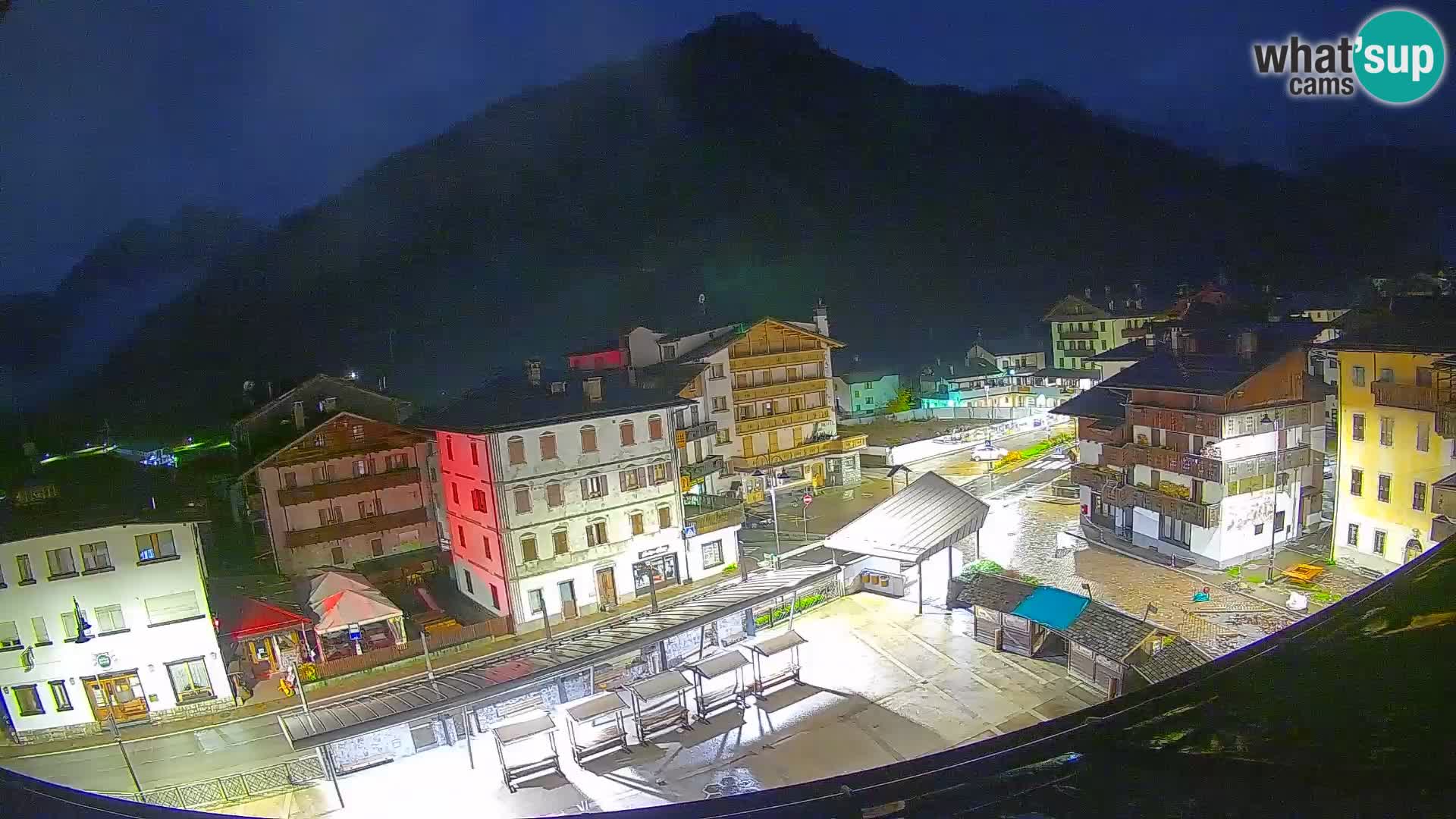 Plaza principal de Forni di Sopra