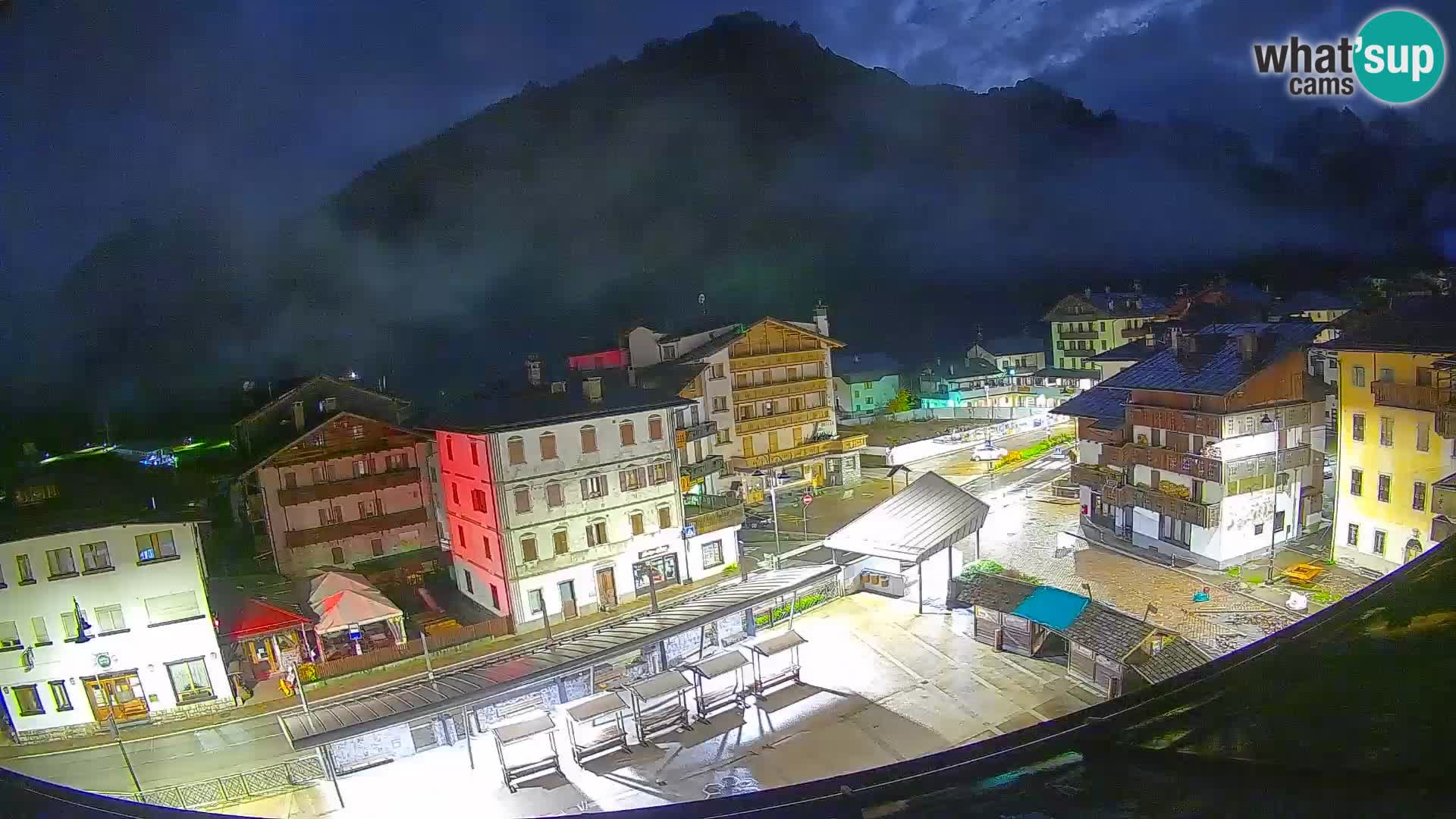 Plaza principal de Forni di Sopra