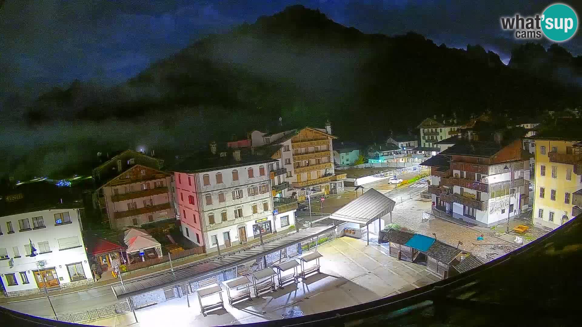 Plaza principal de Forni di Sopra