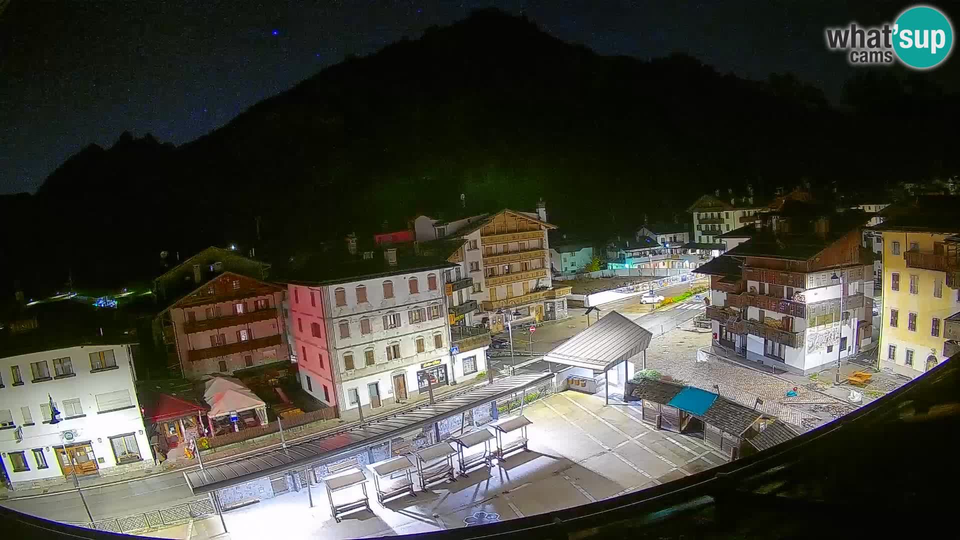 Piazza centrale di Forni di Sopra