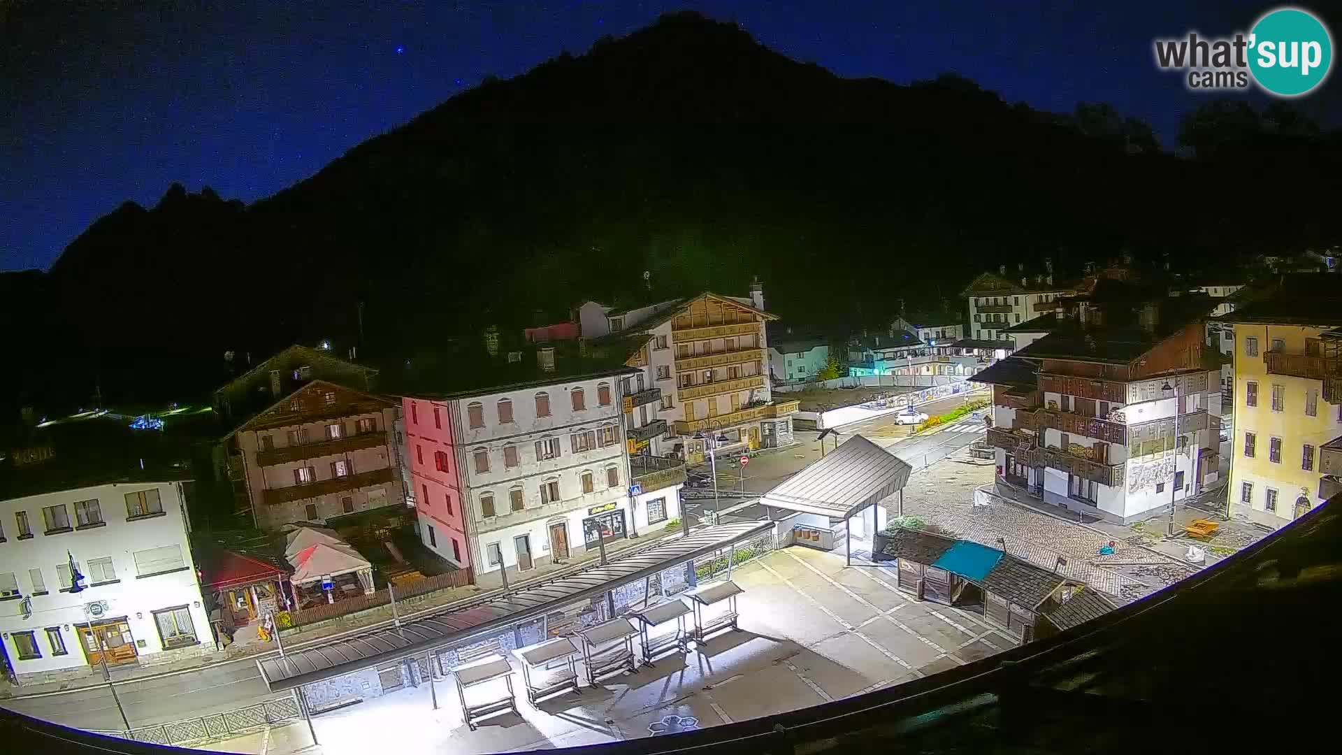 Piazza centrale di Forni di Sopra