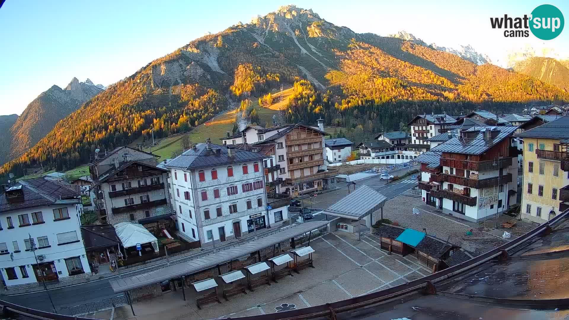 Piazza centrale di Forni di Sopra