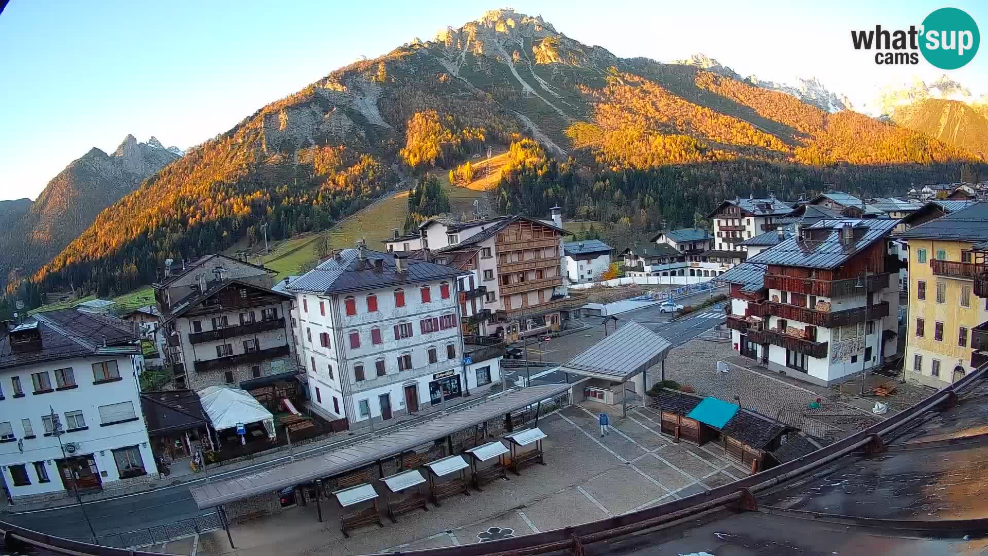 Piazza centrale di Forni di Sopra