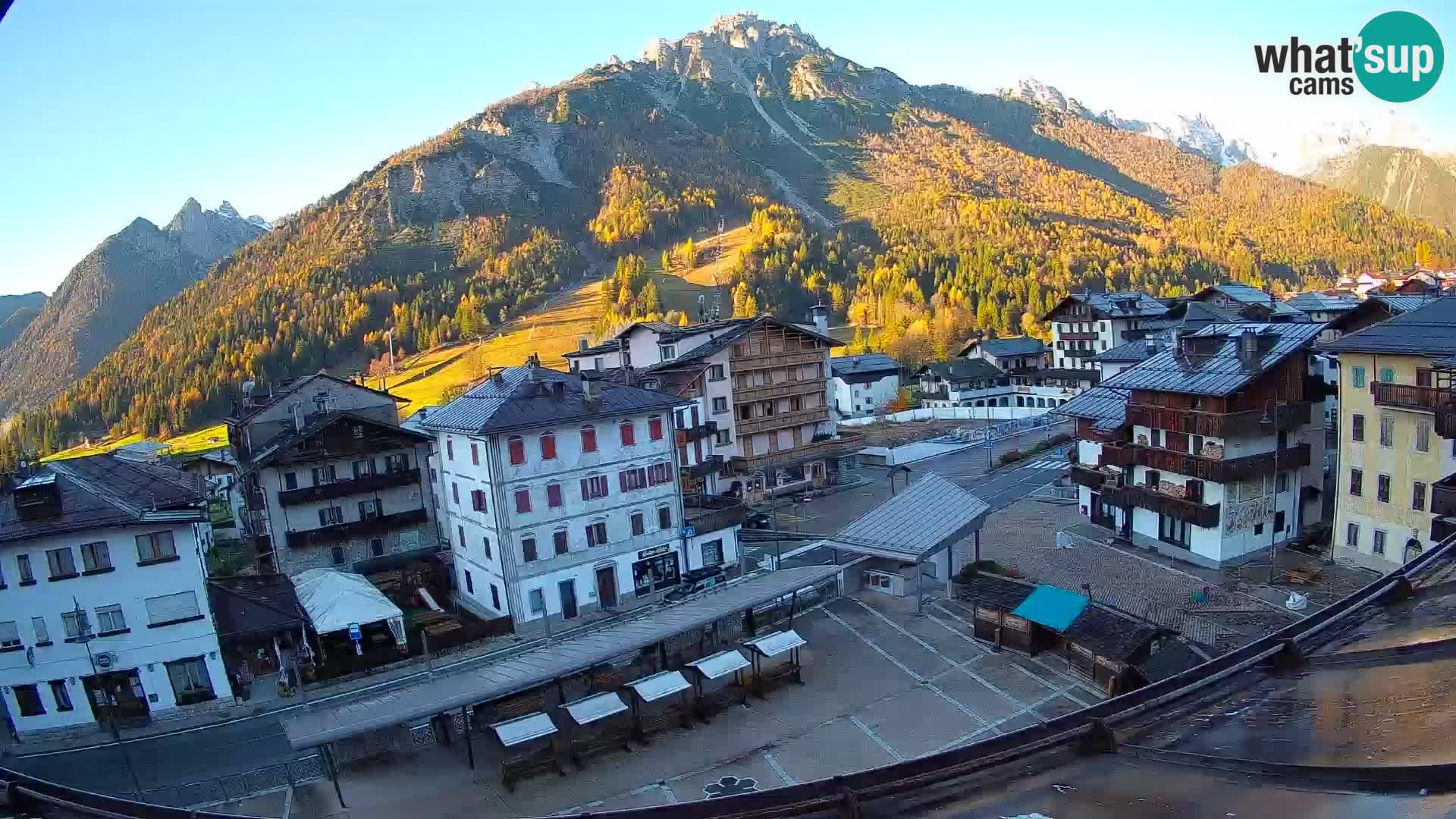 Plaza principal de Forni di Sopra