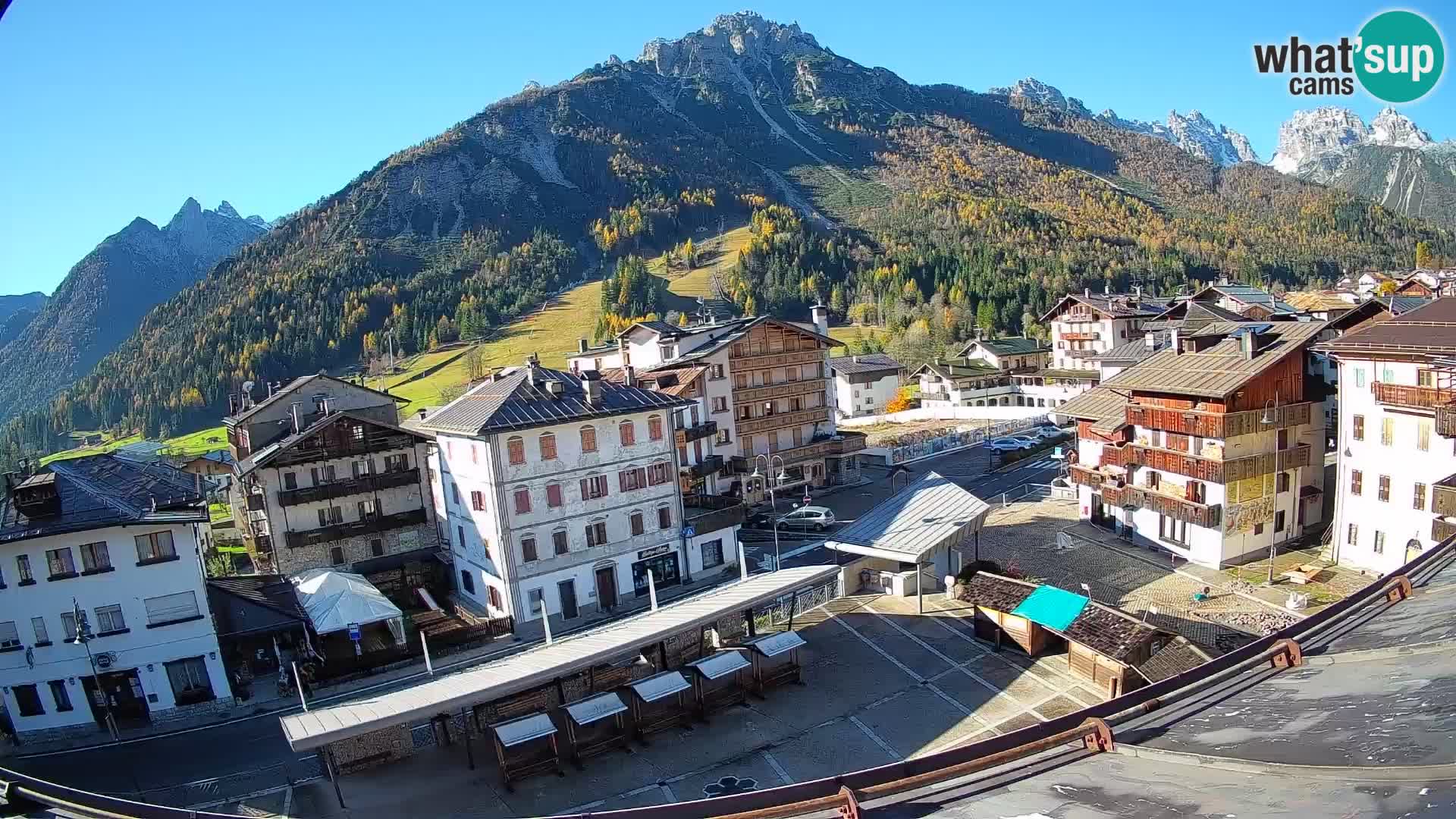 Piazza centrale di Forni di Sopra
