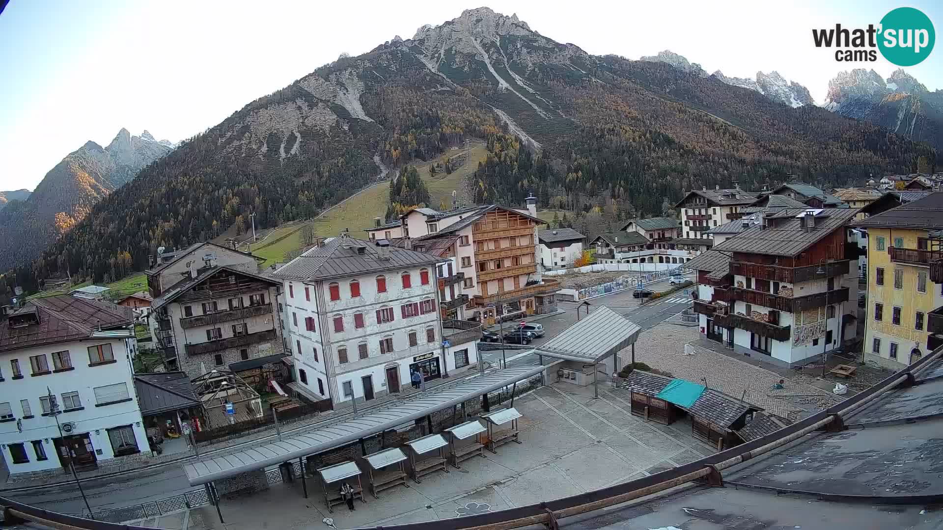 Piazza centrale di Forni di Sopra