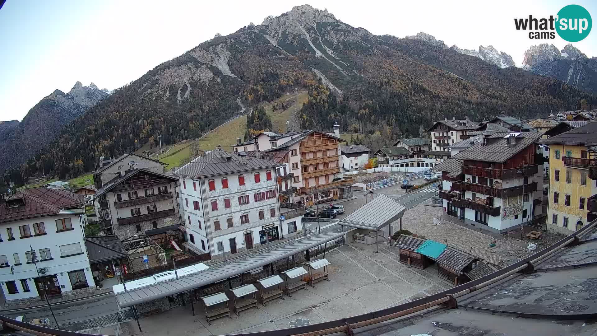 Plaza principal de Forni di Sopra