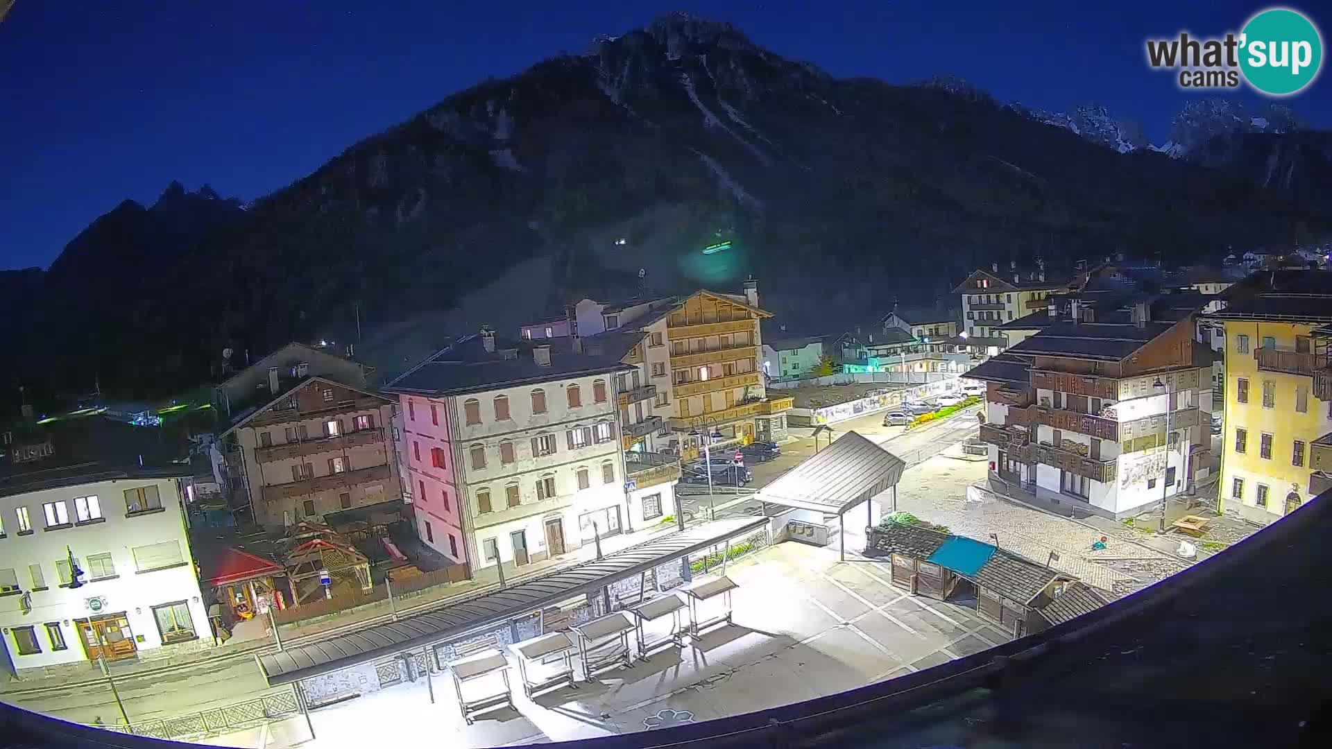 Piazza centrale di Forni di Sopra