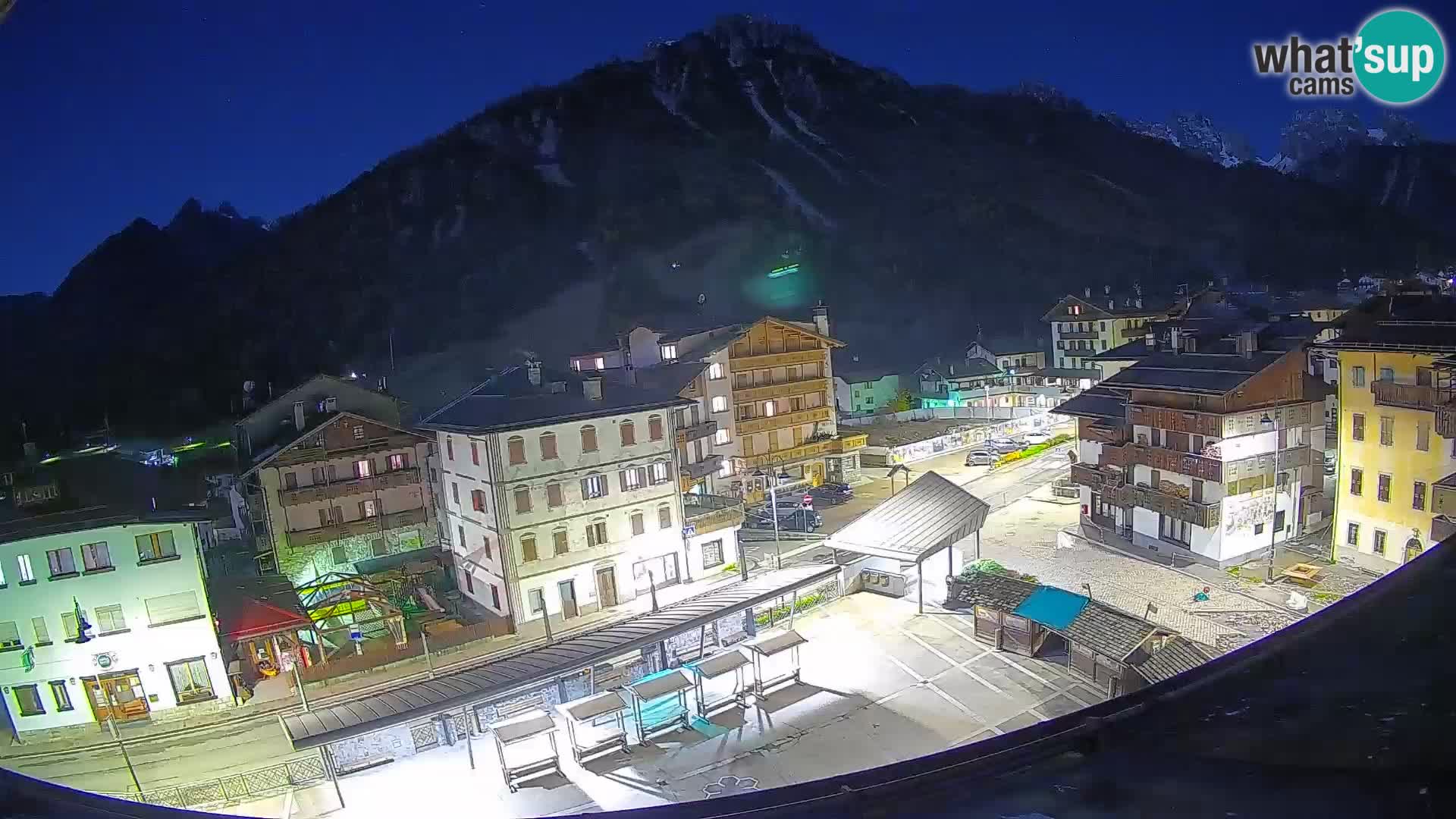 Plaza principal de Forni di Sopra