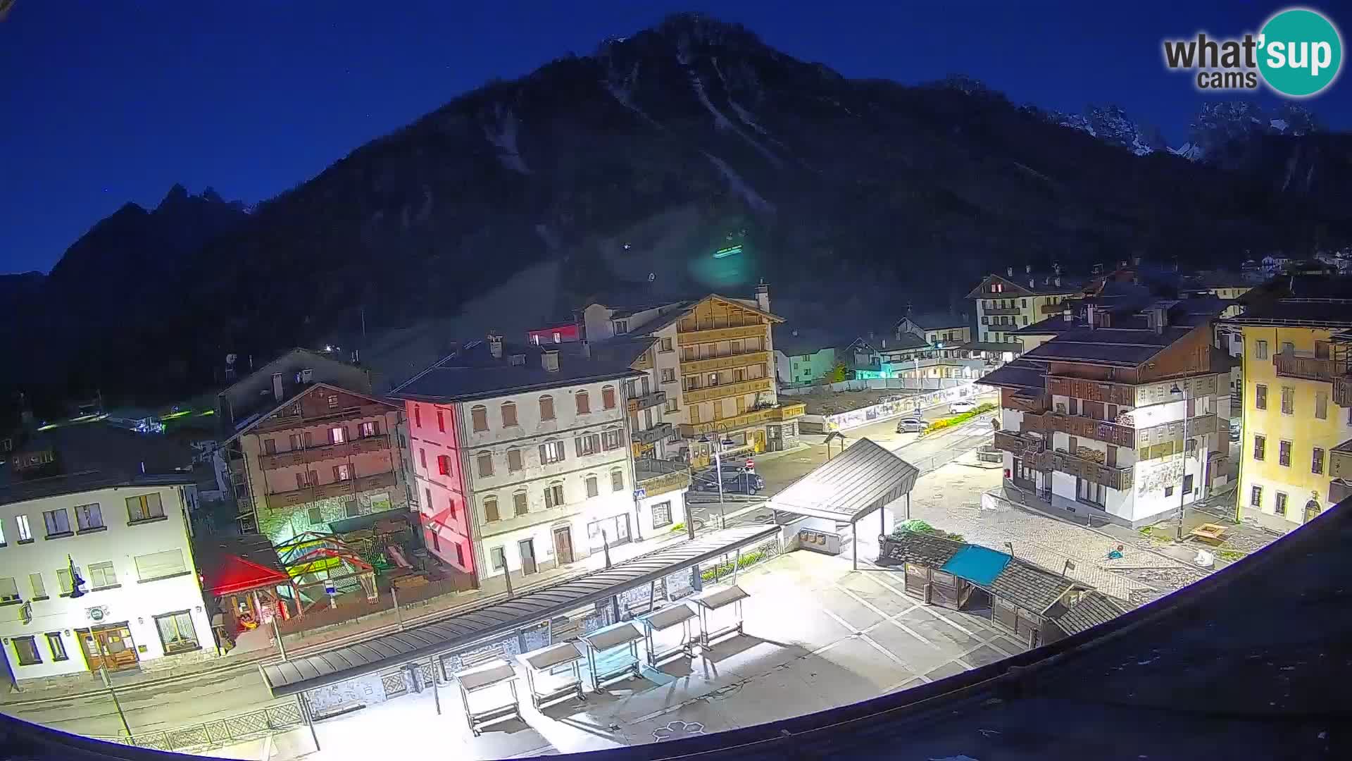 Plaza principal de Forni di Sopra