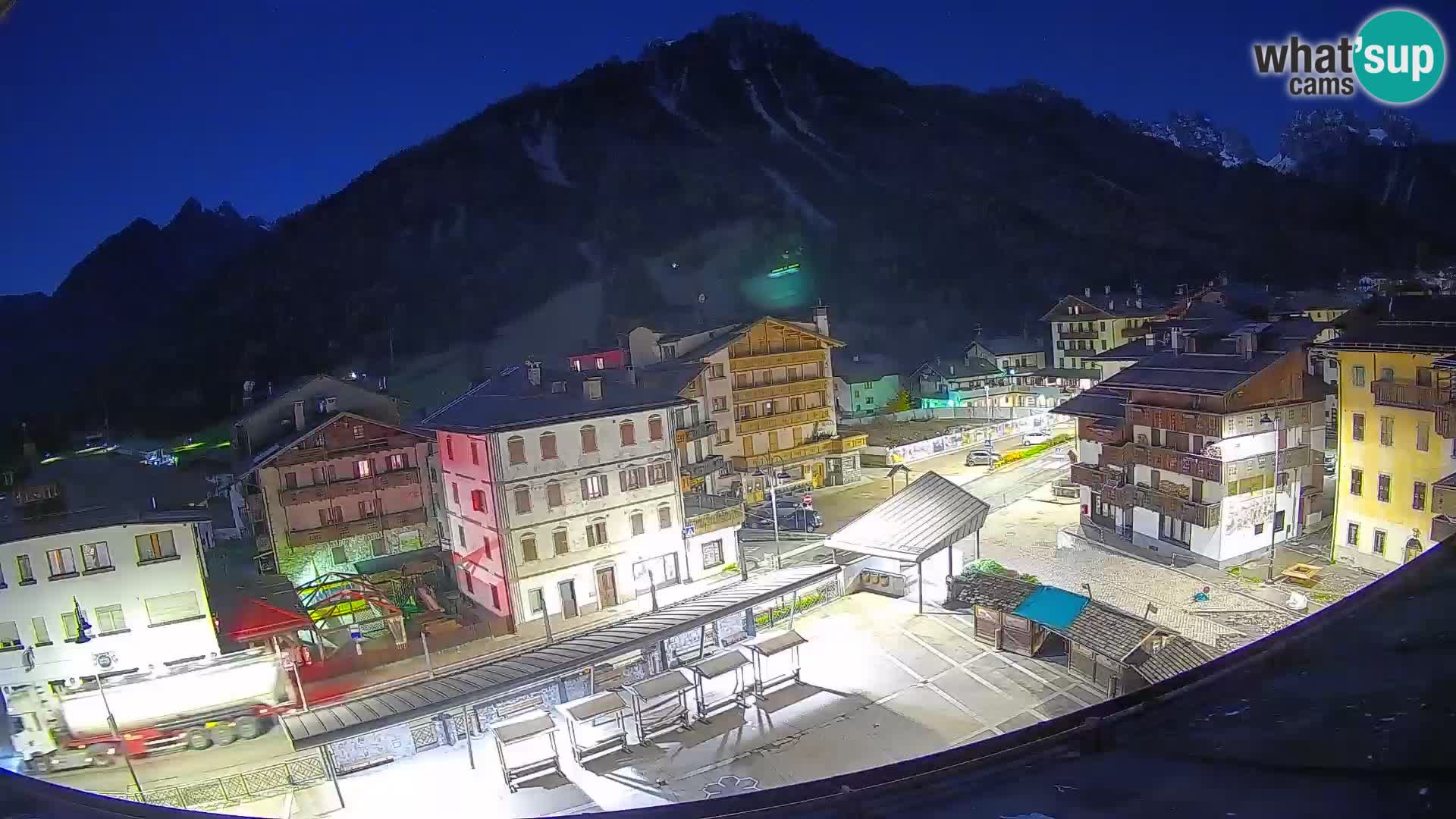 Piazza centrale di Forni di Sopra