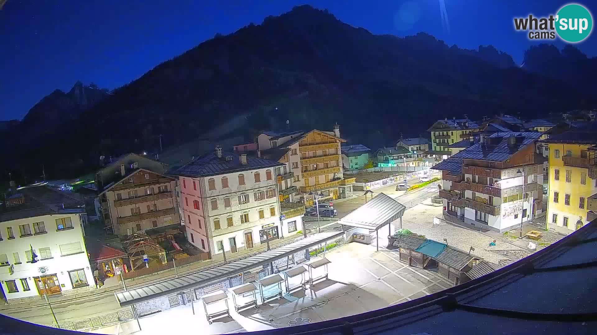 Plaza principal de Forni di Sopra