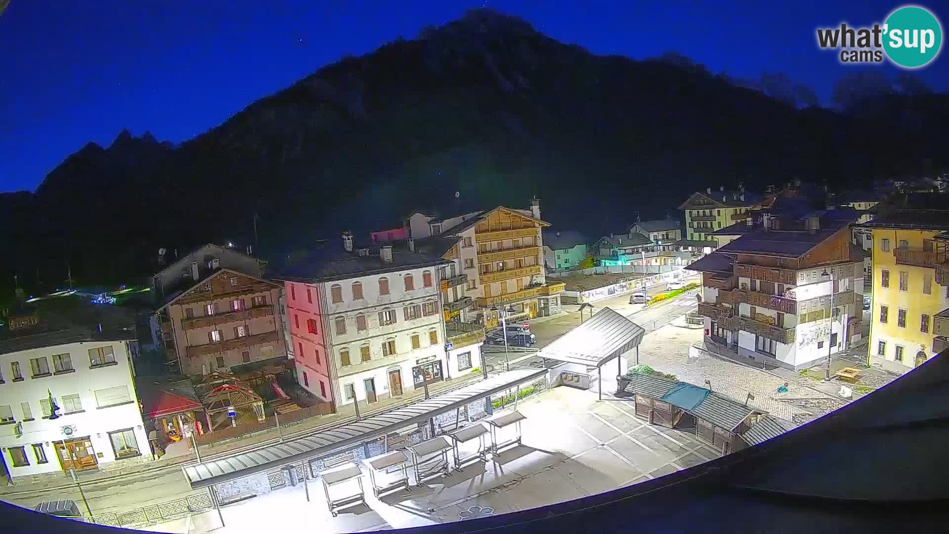 Plaza principal de Forni di Sopra