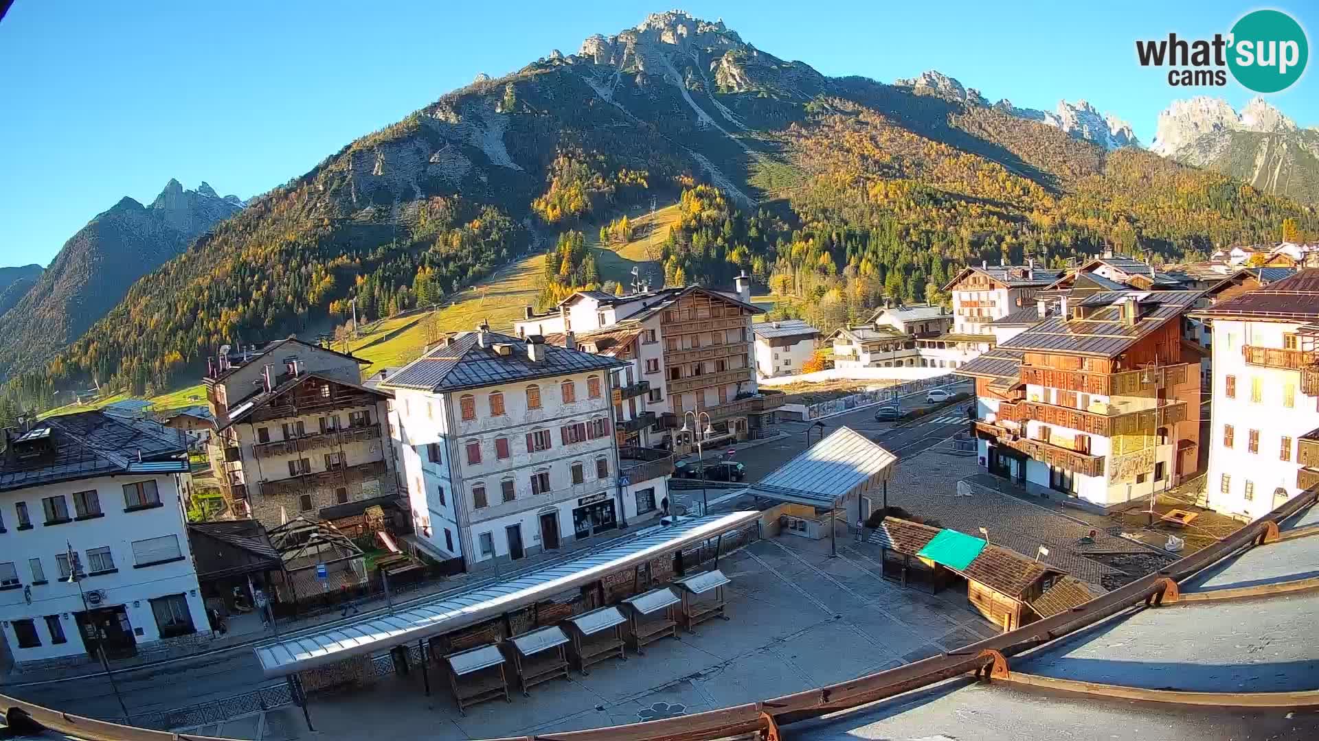 Plaza principal de Forni di Sopra