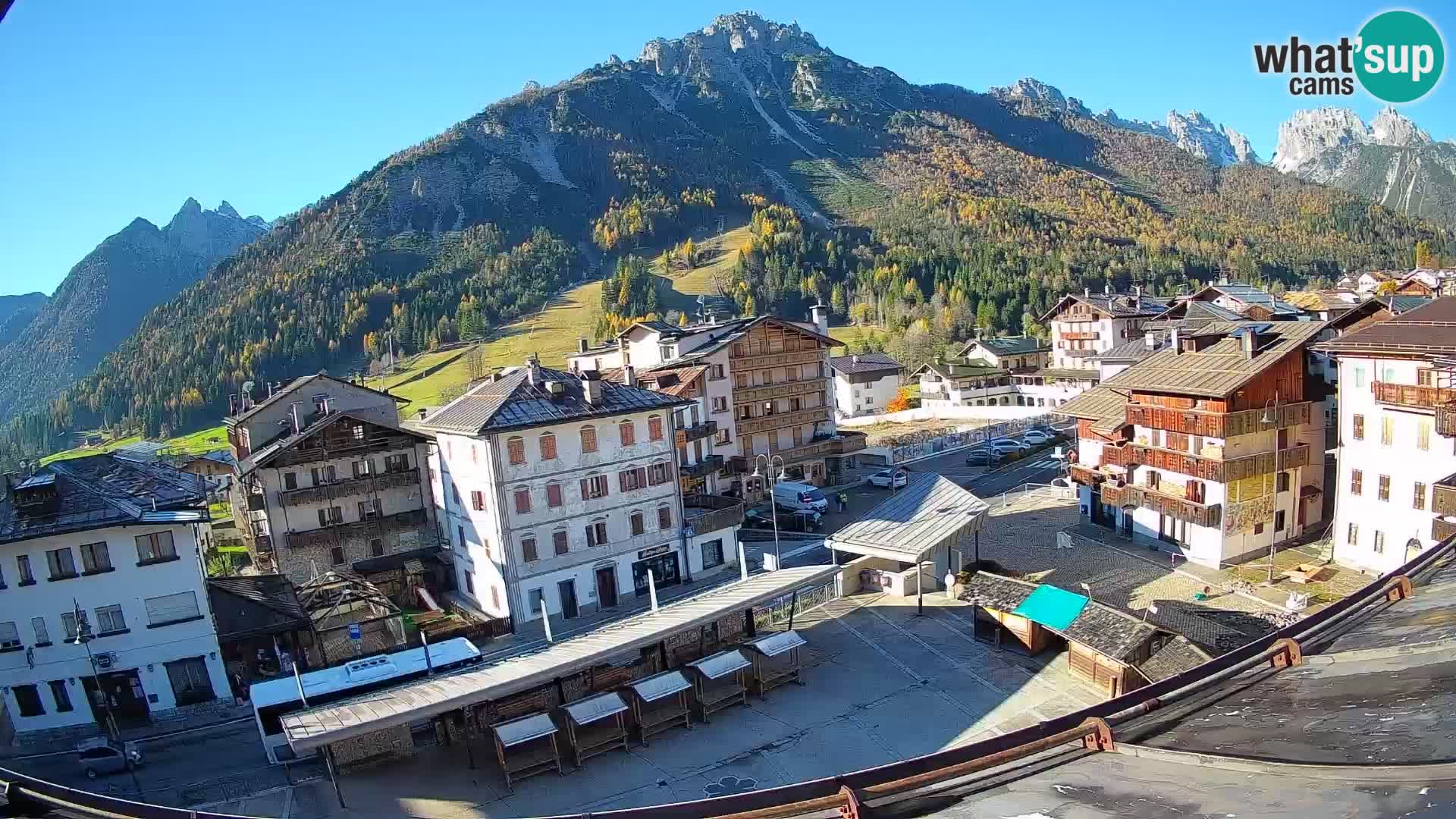 Plaza principal de Forni di Sopra