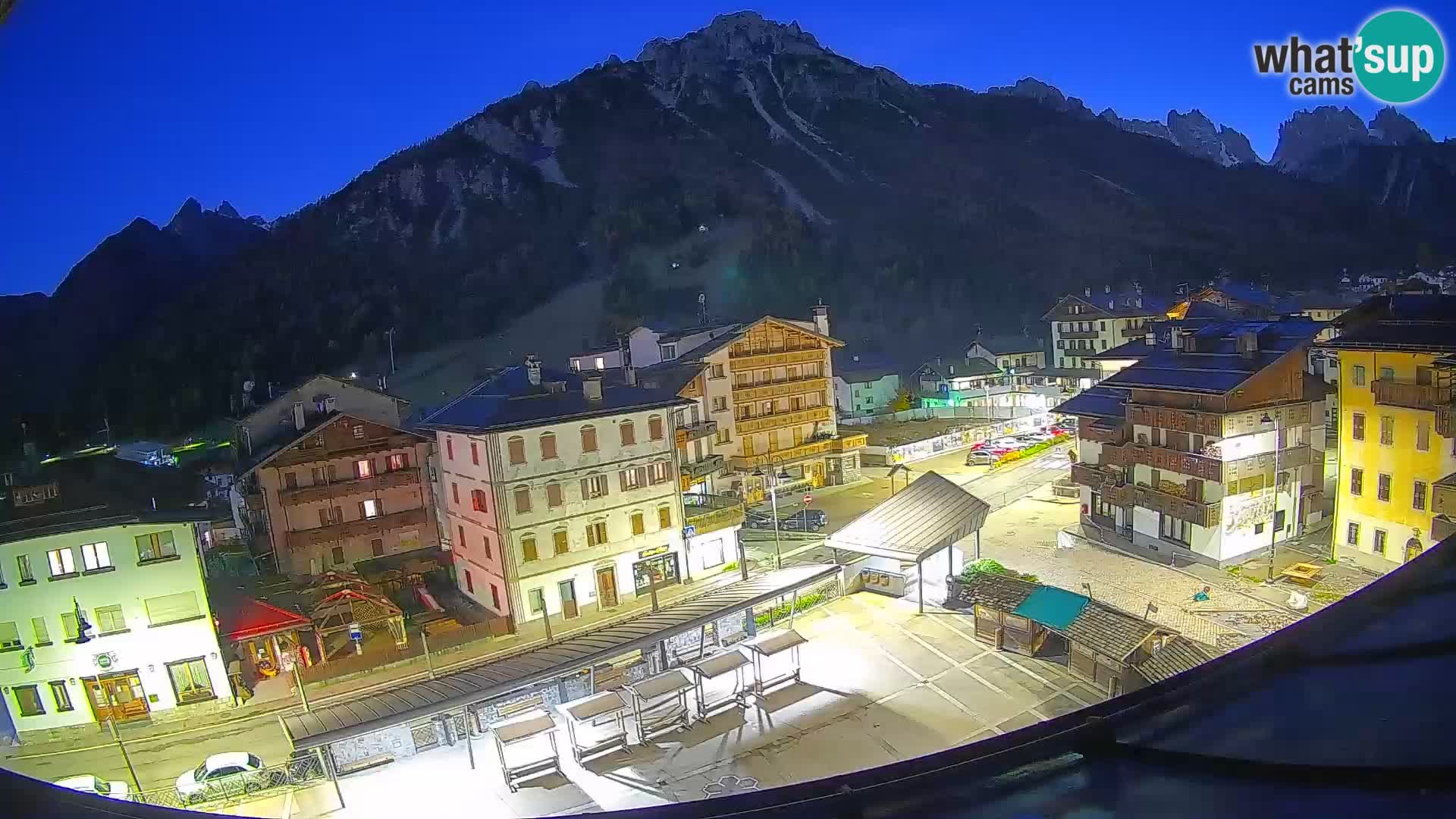Piazza centrale di Forni di Sopra