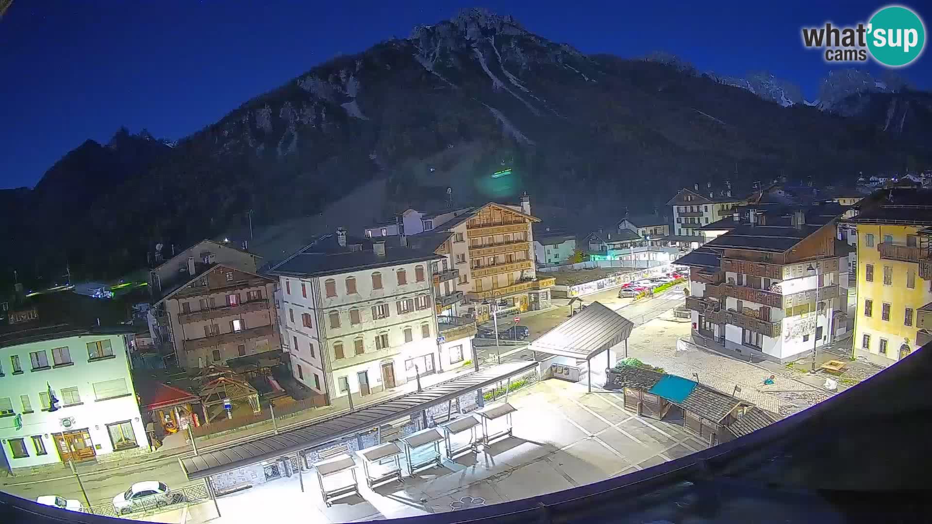 Piazza centrale di Forni di Sopra