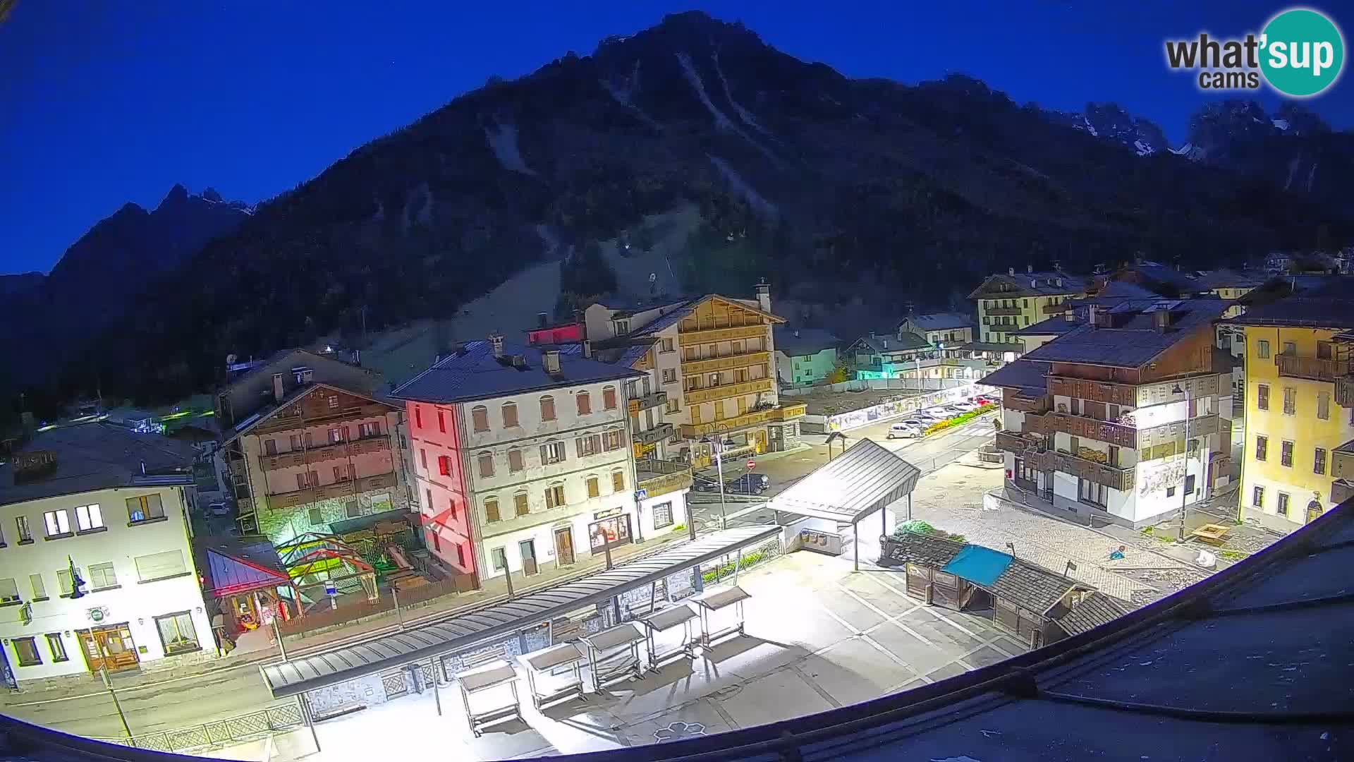 Piazza centrale di Forni di Sopra