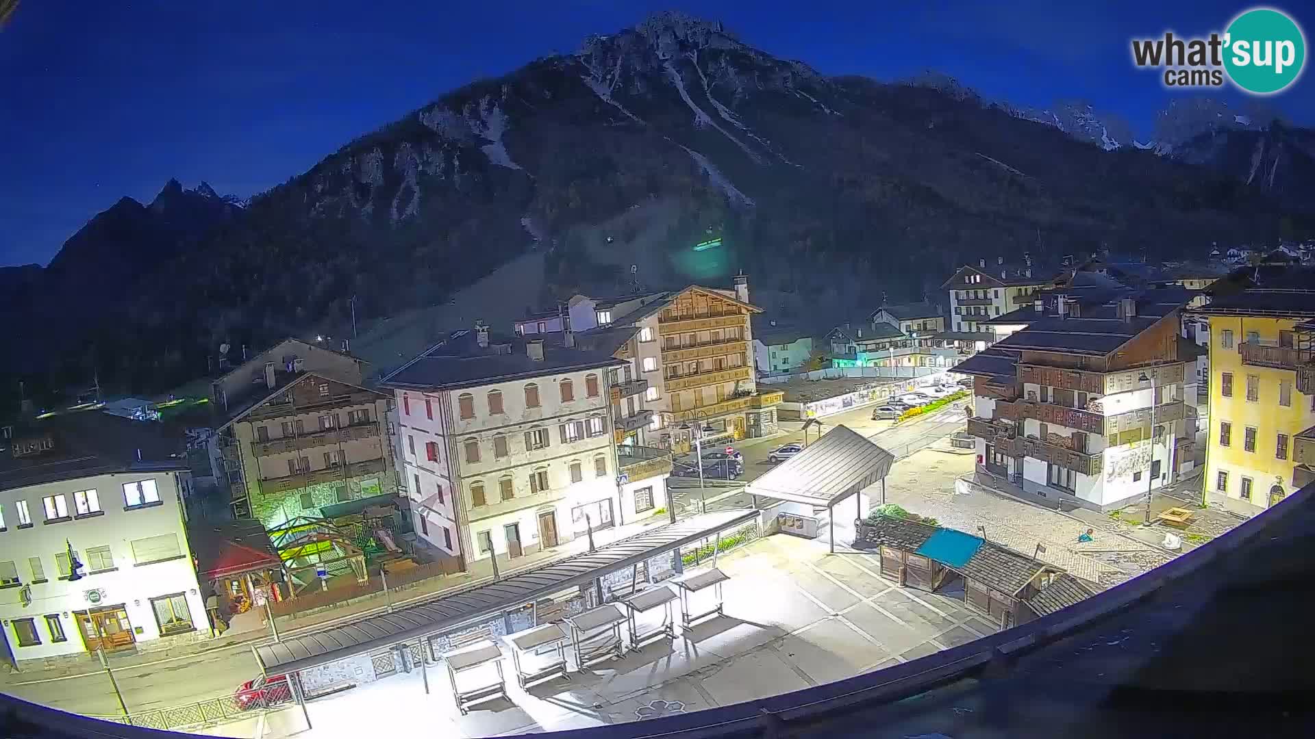 Piazza centrale di Forni di Sopra
