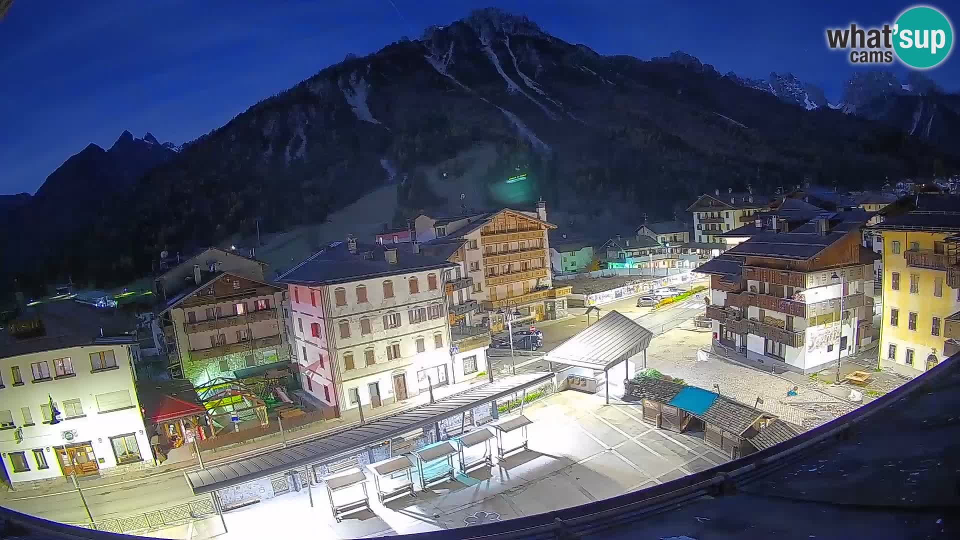 Piazza centrale di Forni di Sopra