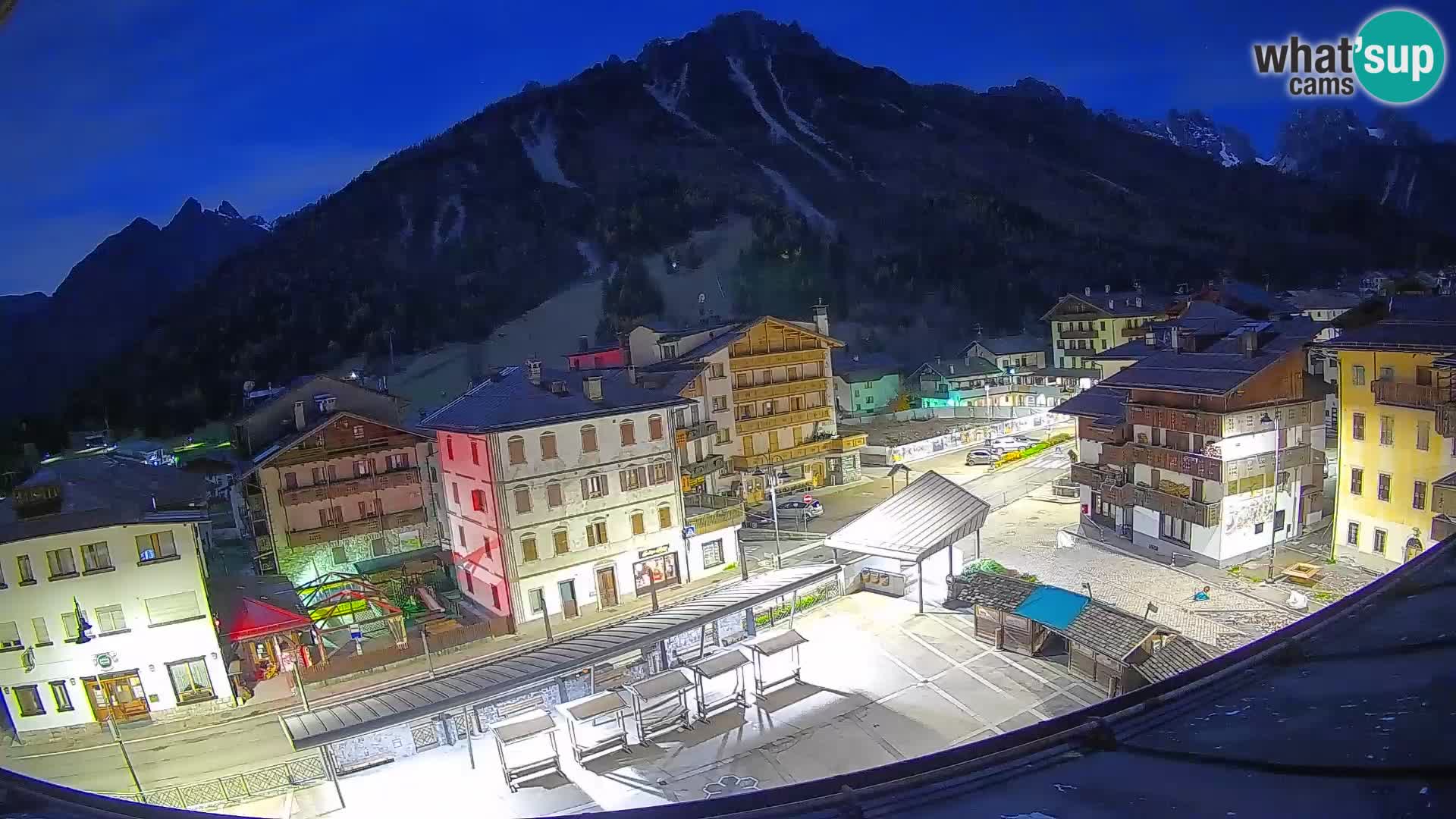 Piazza centrale di Forni di Sopra
