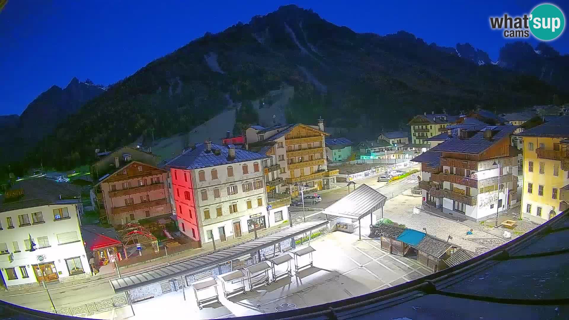 Plaza principal de Forni di Sopra