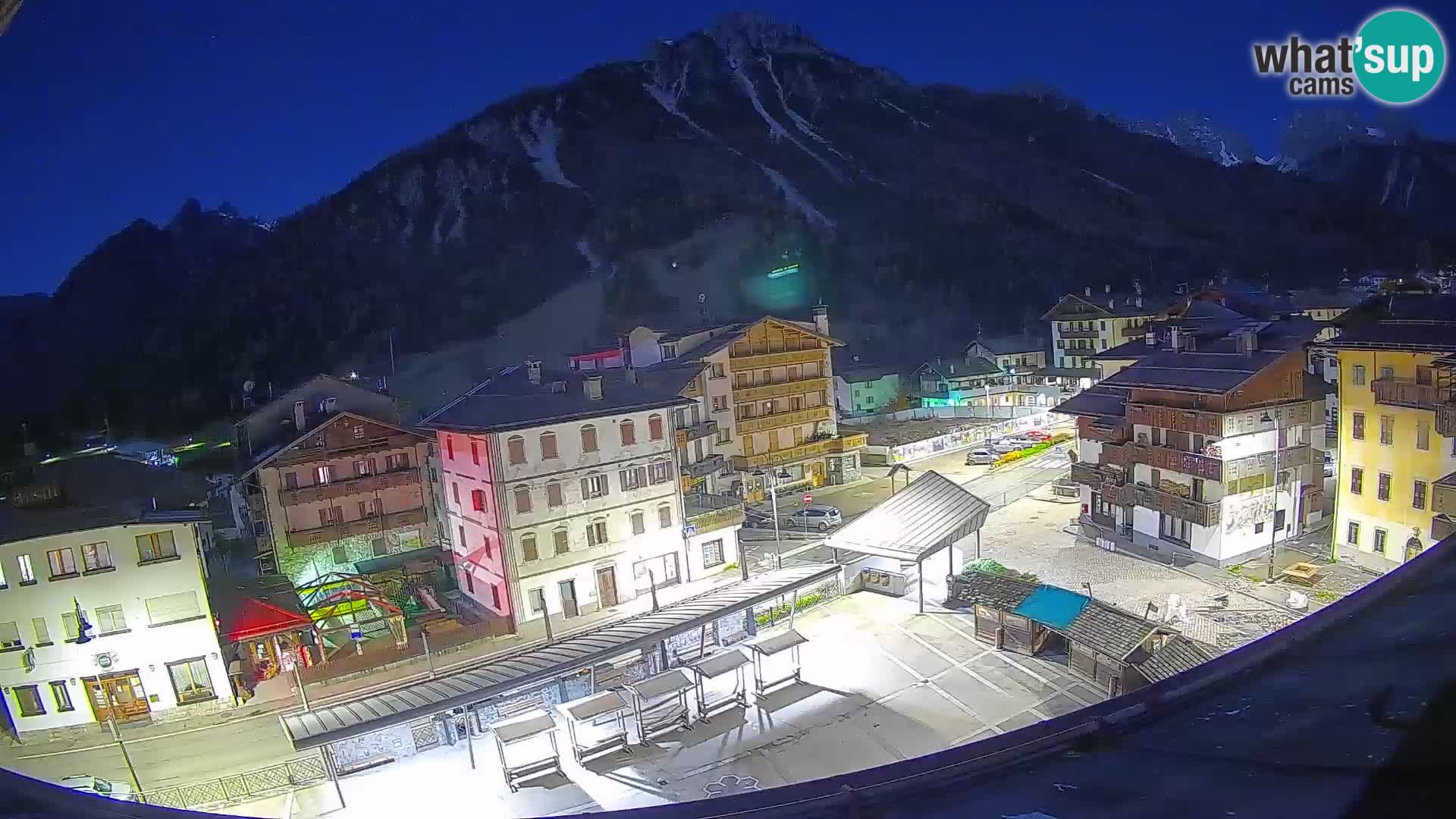 Plaza principal de Forni di Sopra