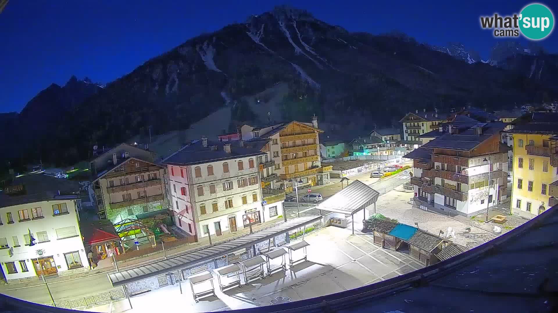 Plaza principal de Forni di Sopra