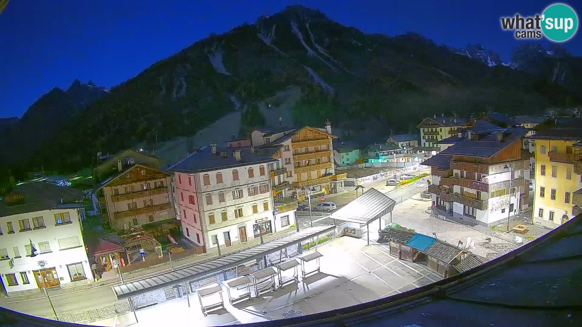 Plaza principal de Forni di Sopra