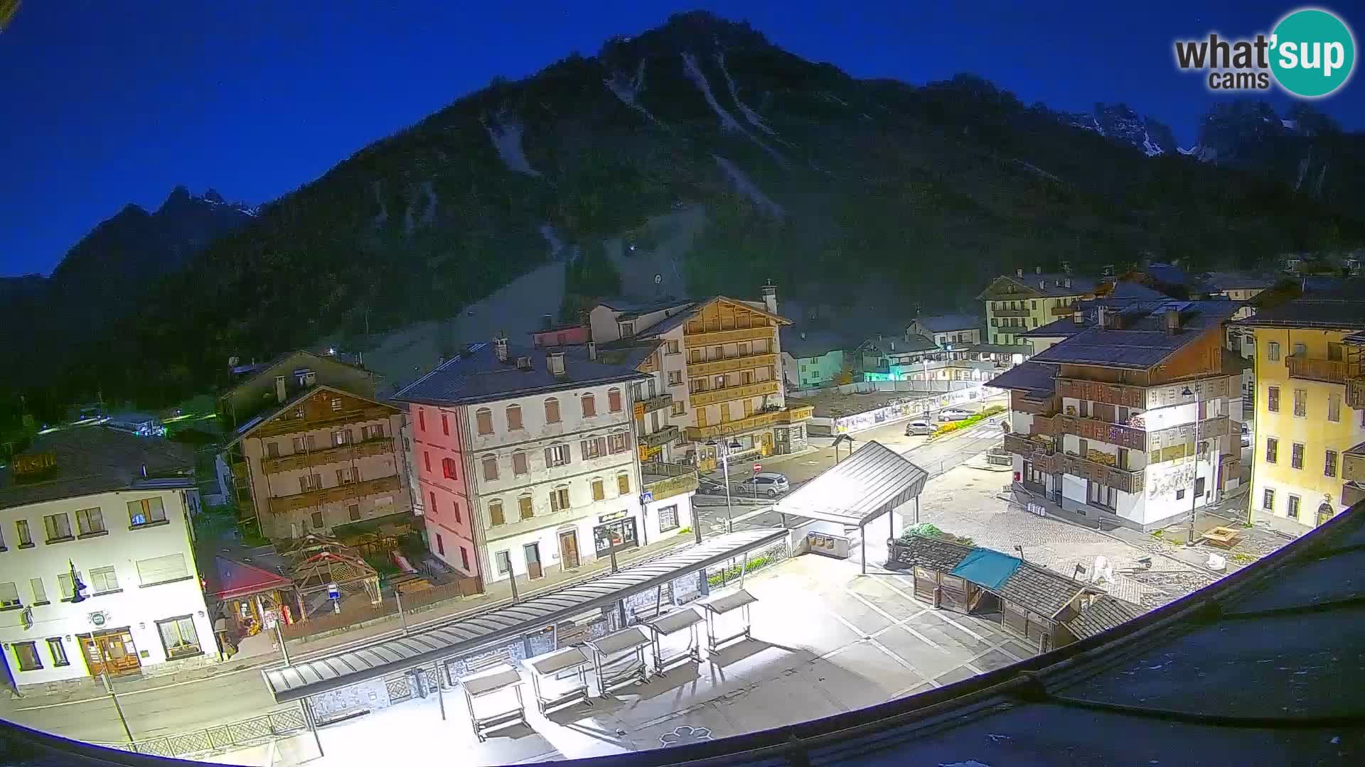 Plaza principal de Forni di Sopra