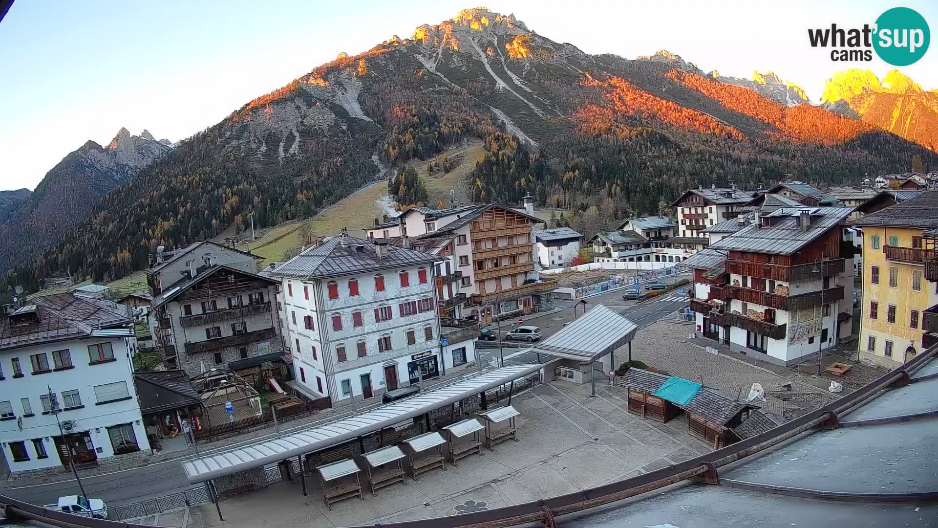 Piazza centrale di Forni di Sopra