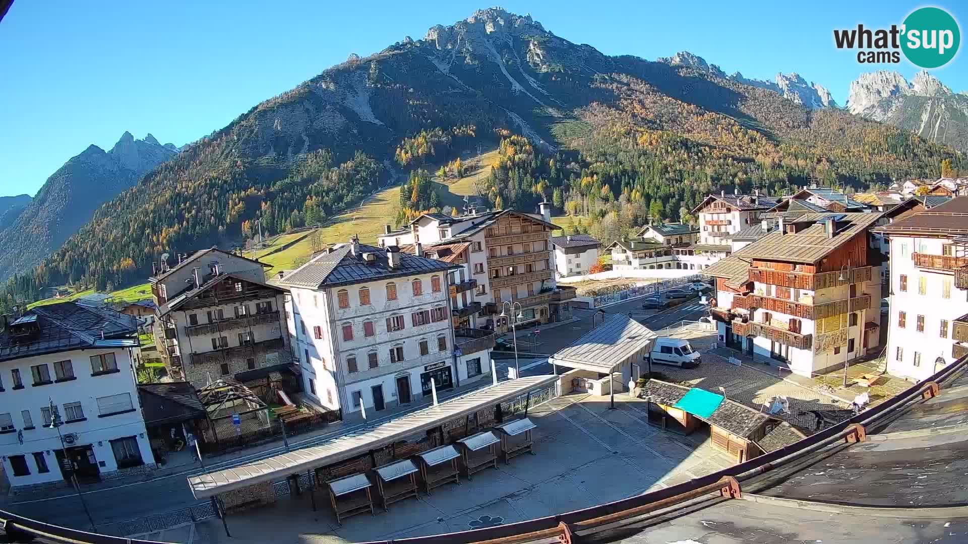 Piazza centrale di Forni di Sopra