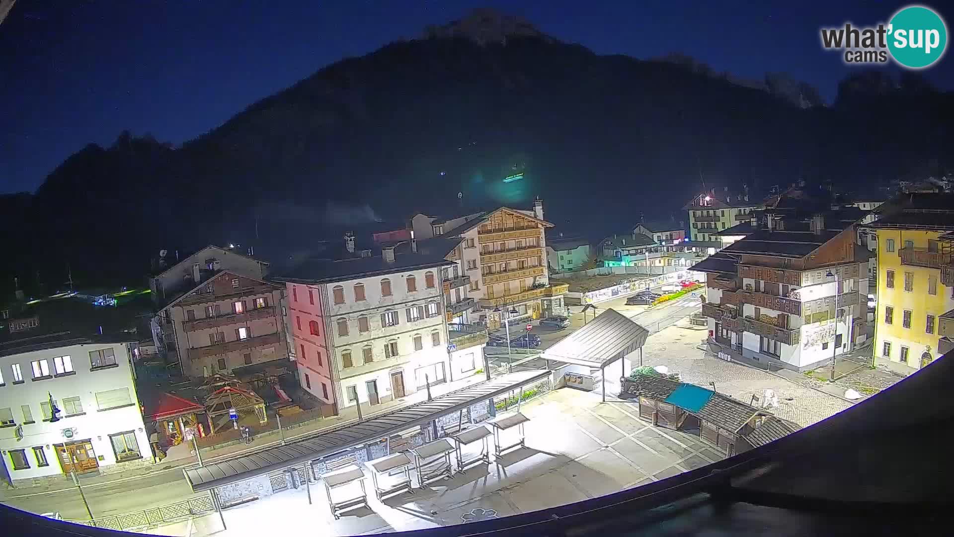 Plaza principal de Forni di Sopra