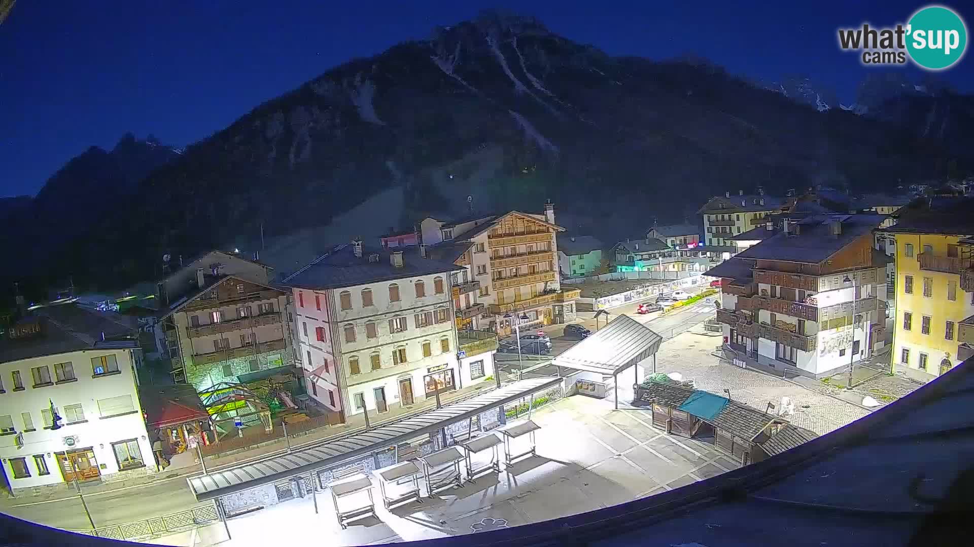 Piazza centrale di Forni di Sopra