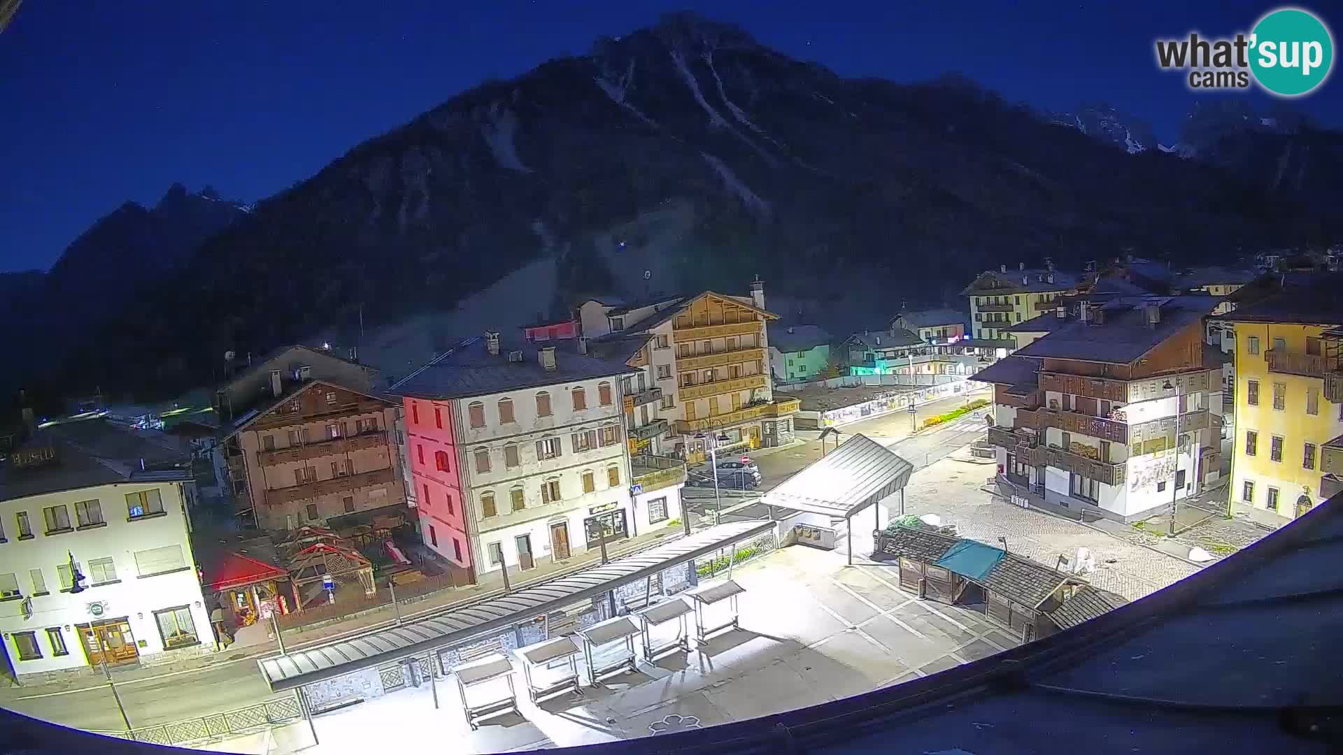Piazza centrale di Forni di Sopra