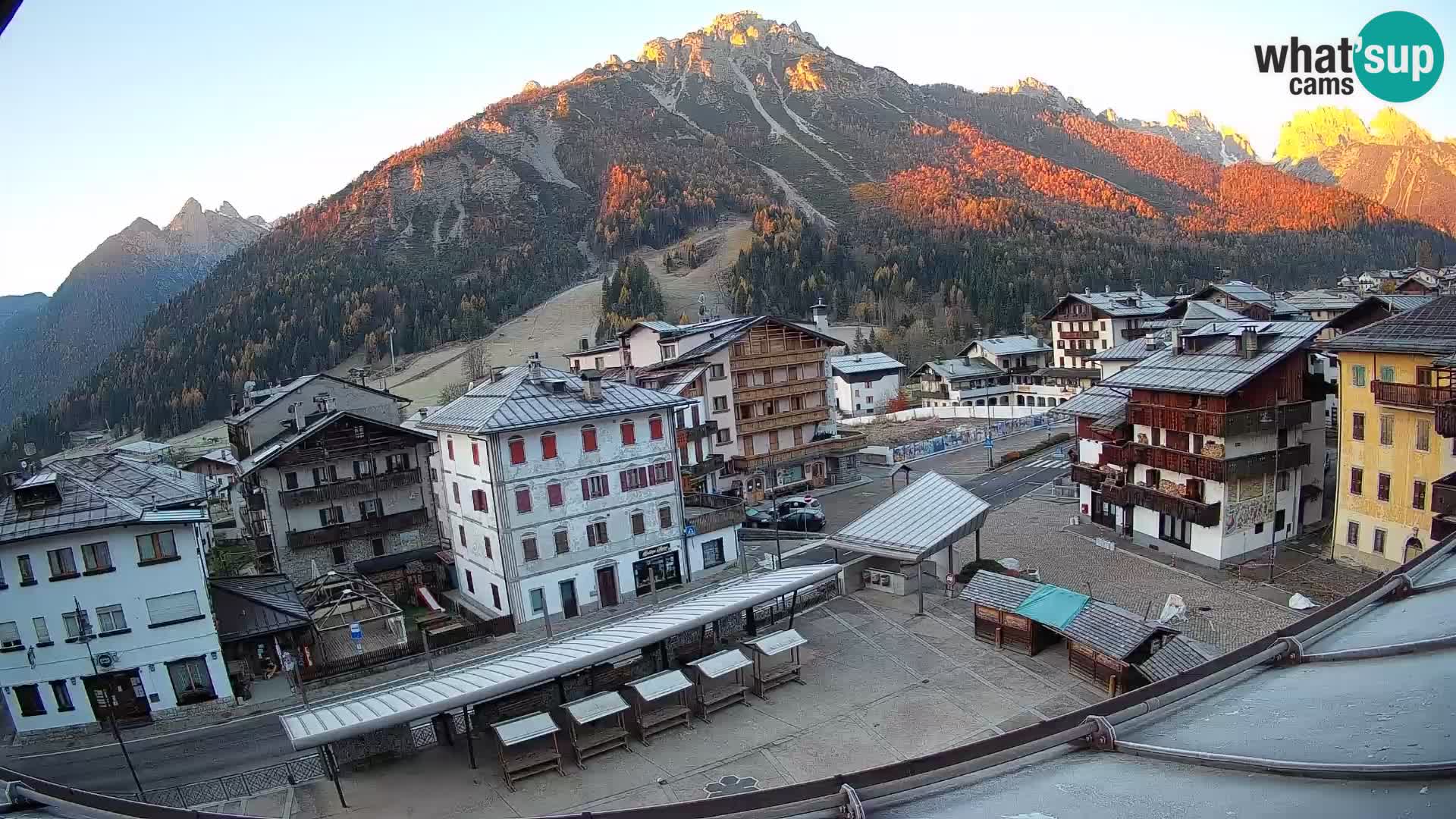 Piazza centrale di Forni di Sopra