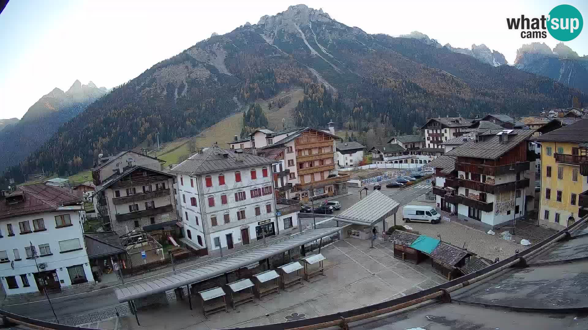 Piazza centrale di Forni di Sopra
