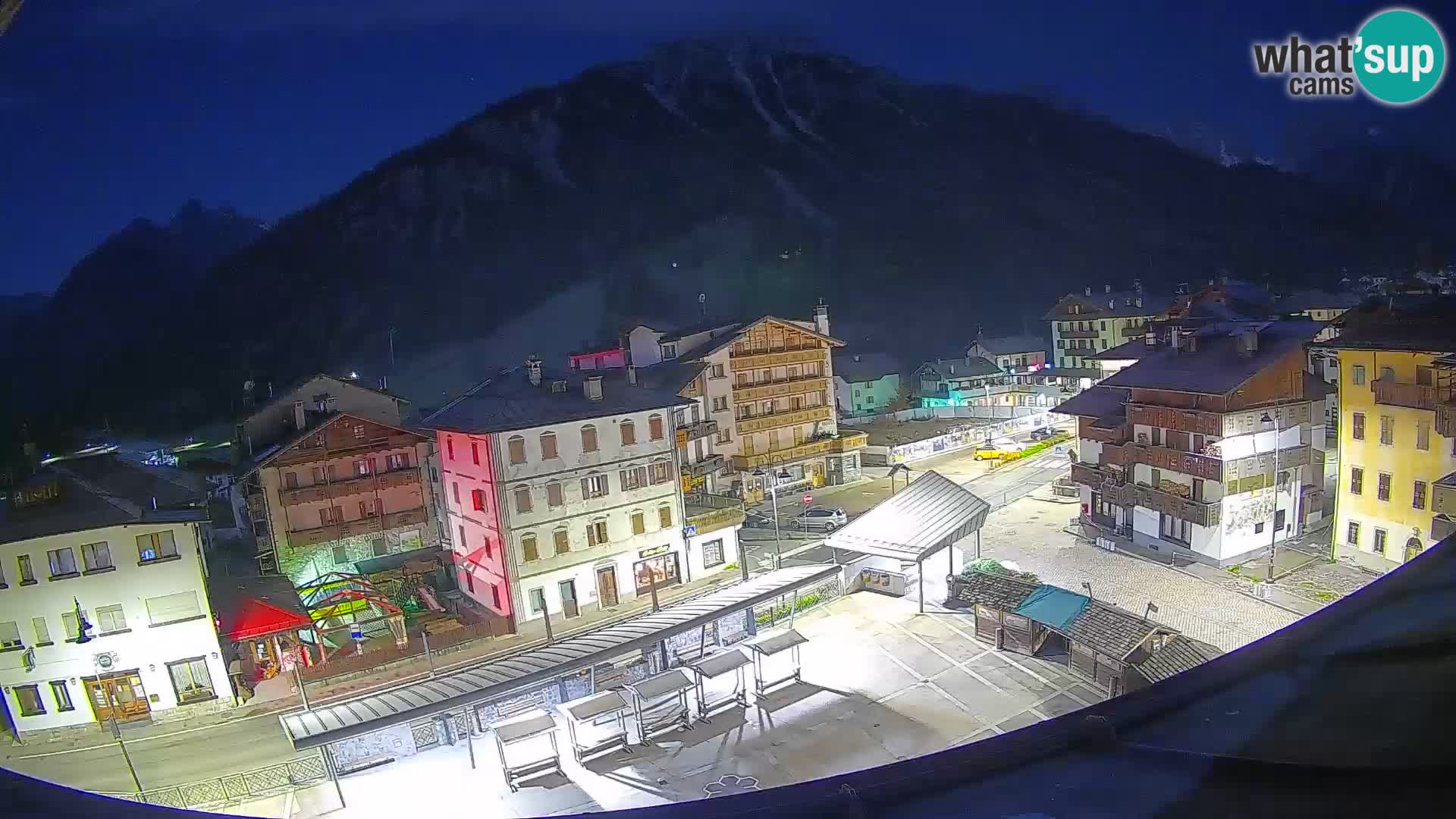 Plaza principal de Forni di Sopra