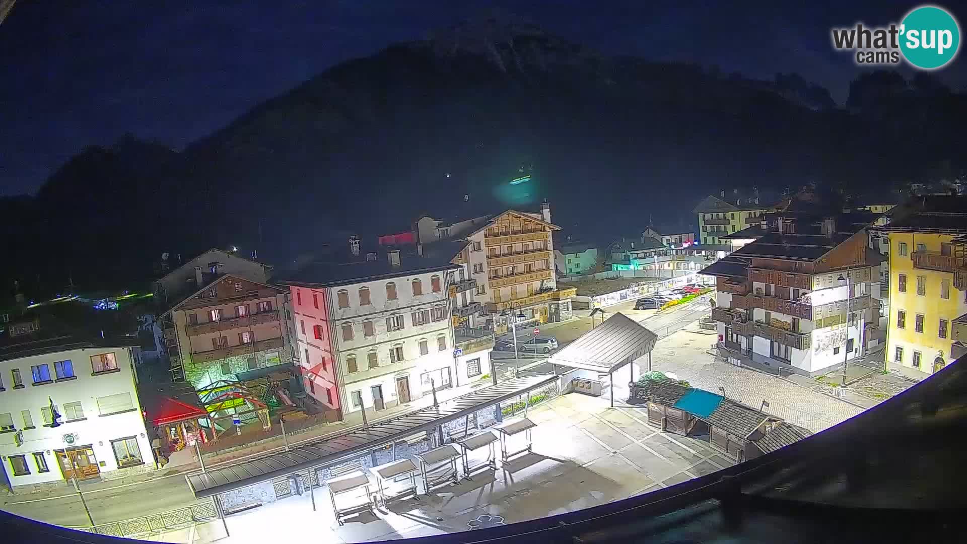 Piazza centrale di Forni di Sopra