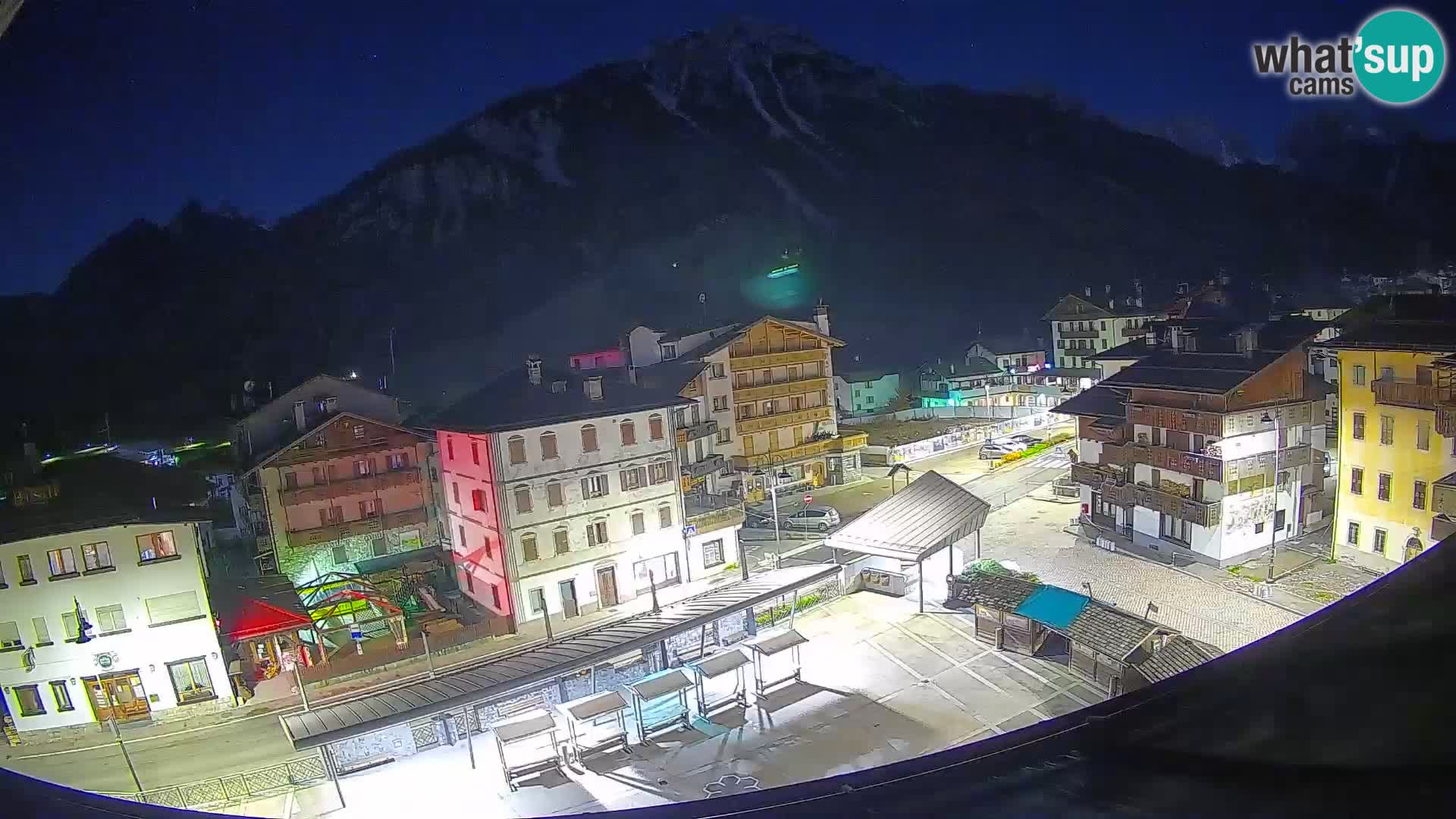 Plaza principal de Forni di Sopra