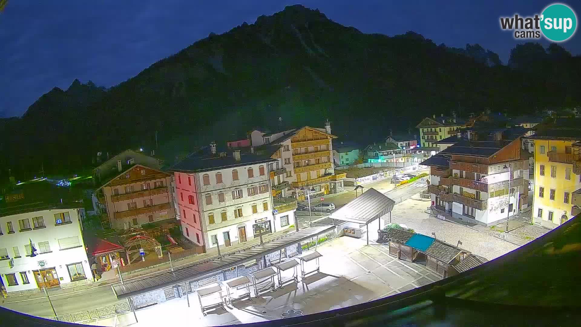 Plaza principal de Forni di Sopra