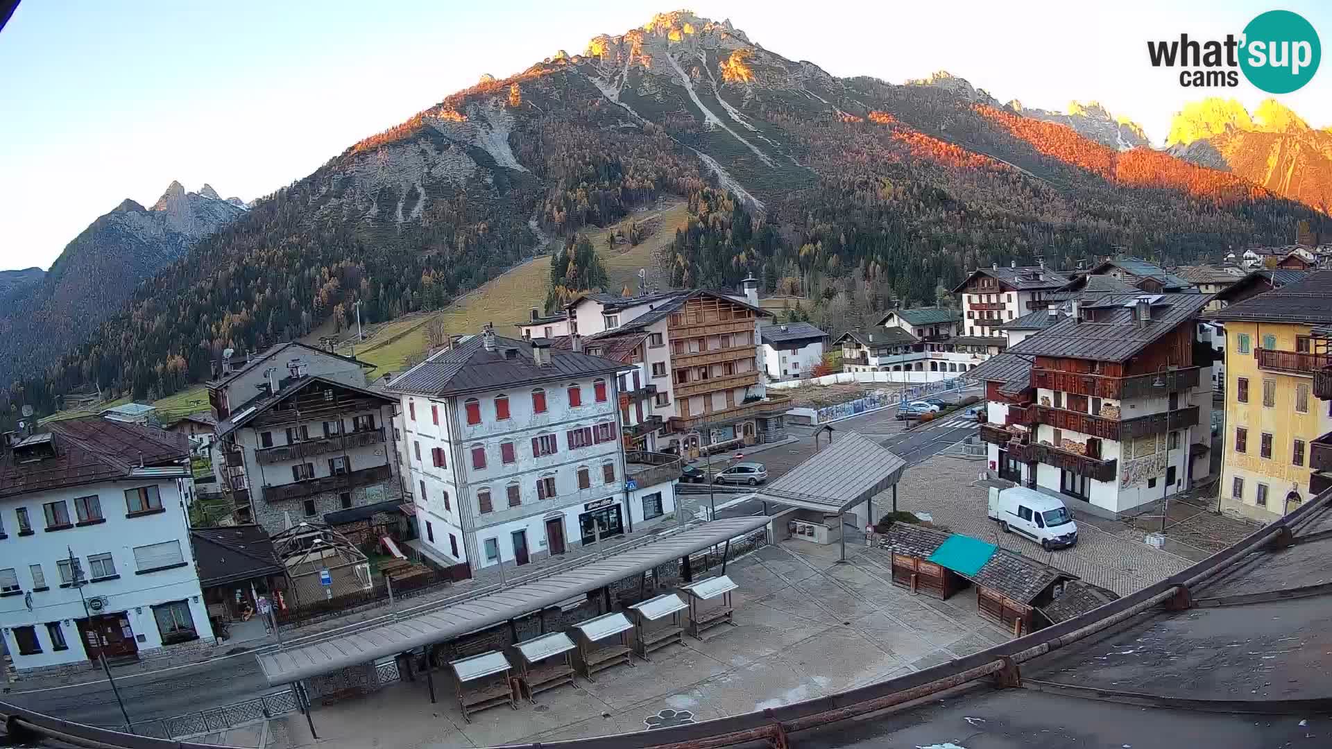Piazza centrale di Forni di Sopra